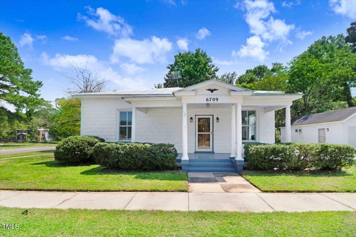 6709 E Wilson Street Property Photo