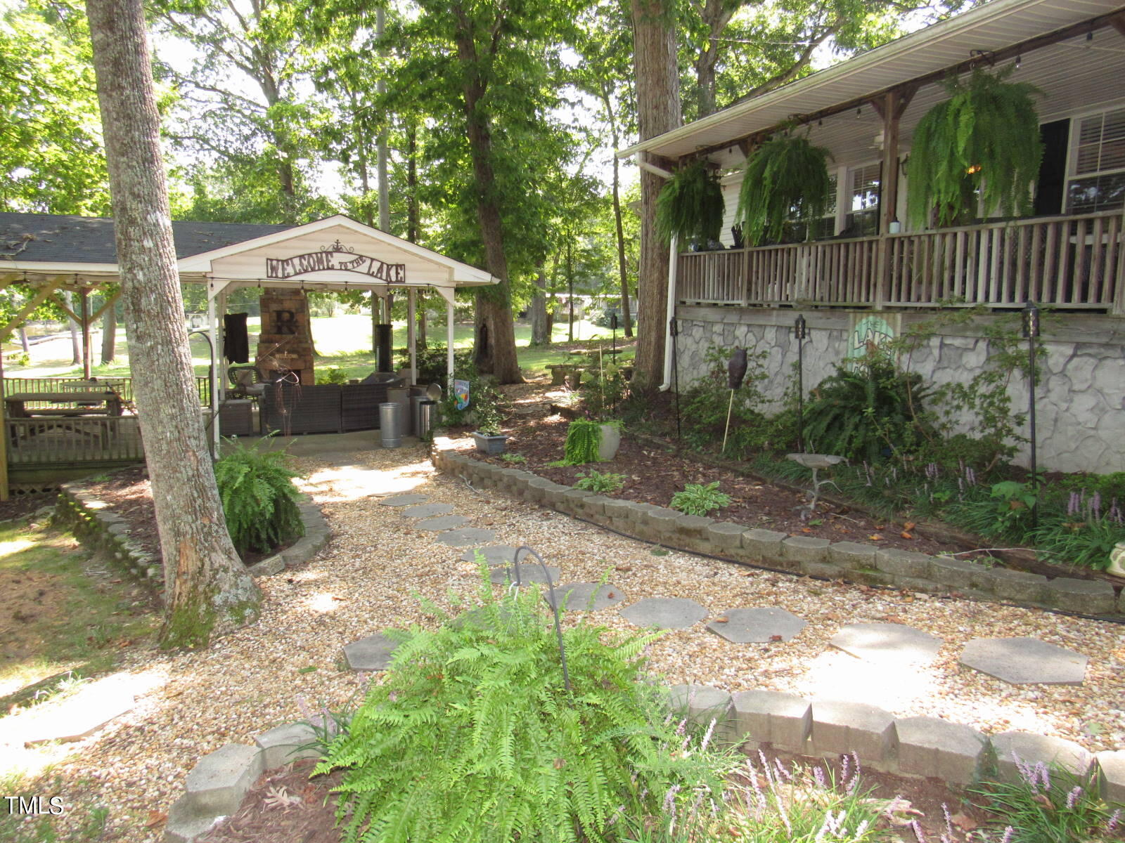 31 Hickory Way Property Photo 2