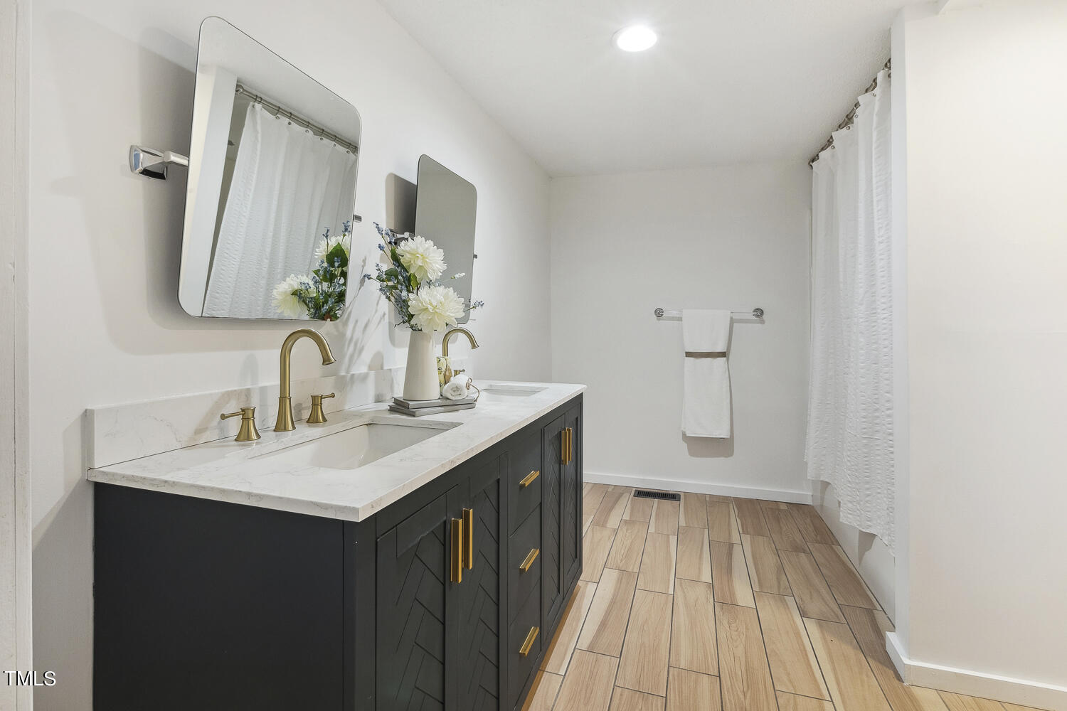 201 4th Street Property Photo 2