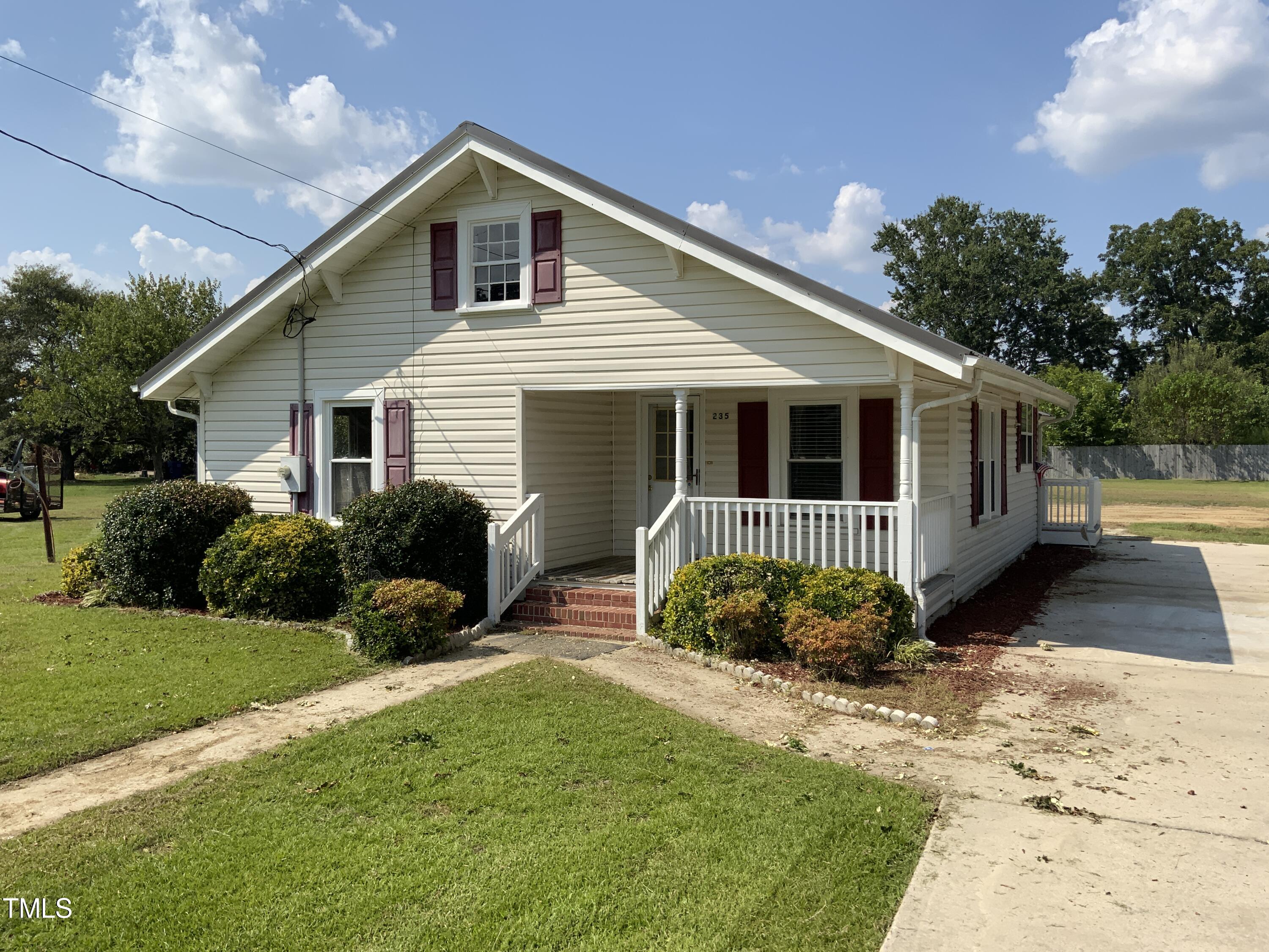 235 E Jackson Street Property Photo 1