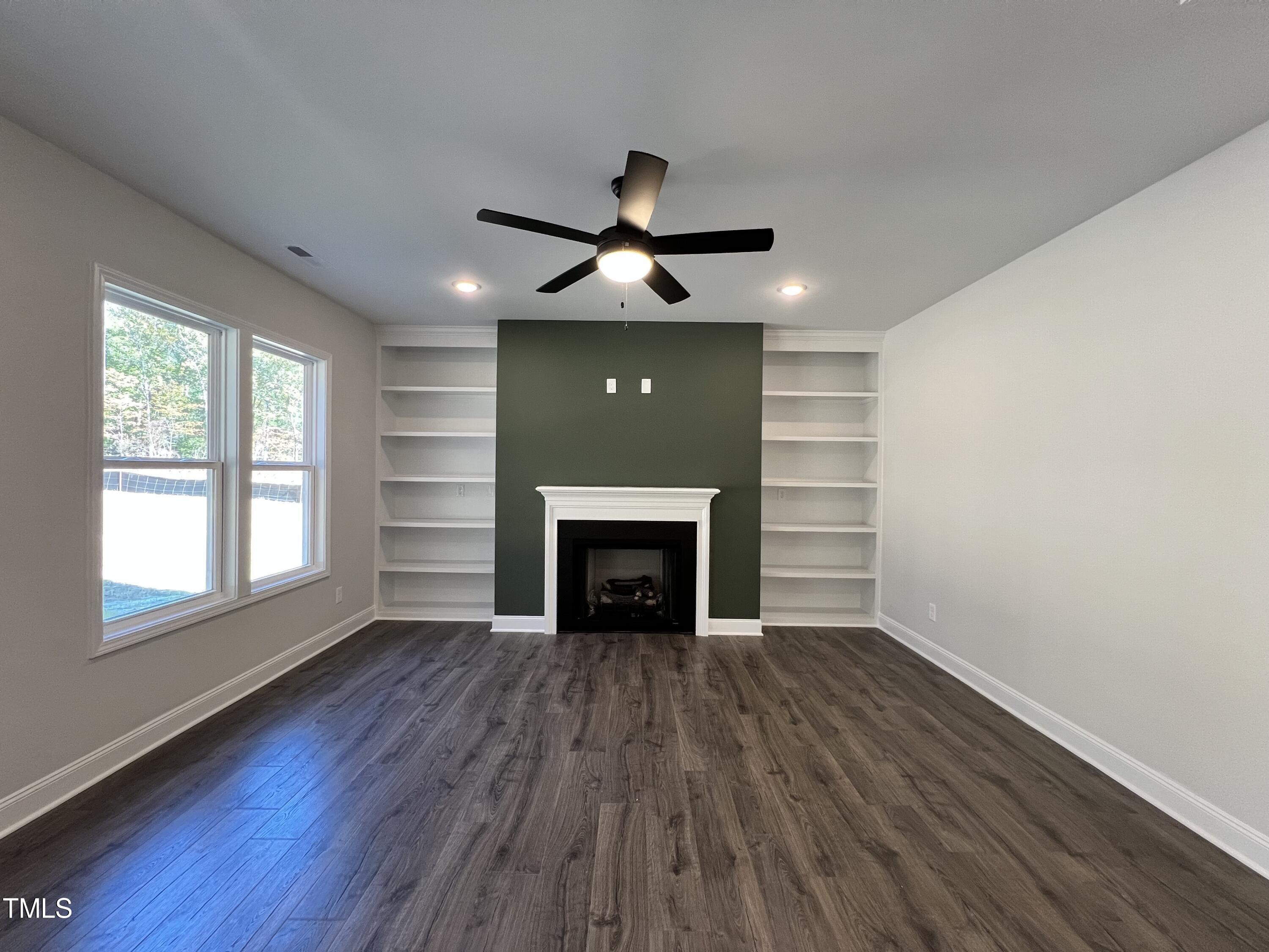 369 E Clydes Point Way Property Photo 4