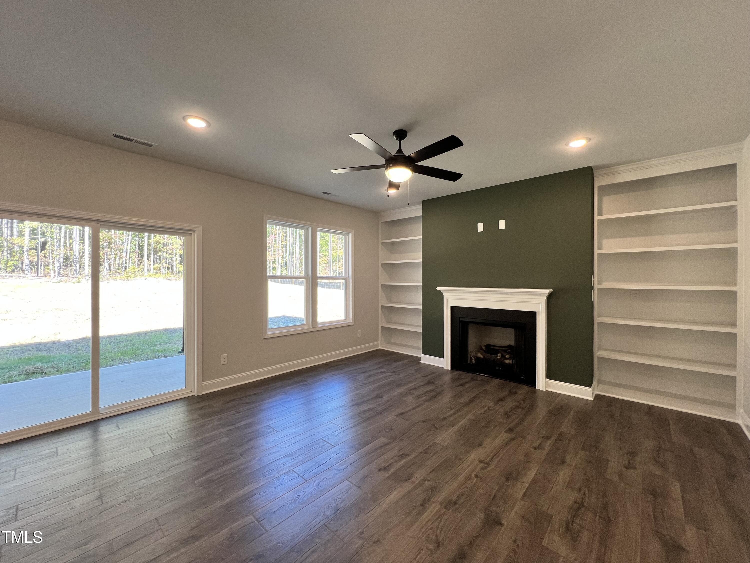 369 E Clydes Point Way Property Photo 5
