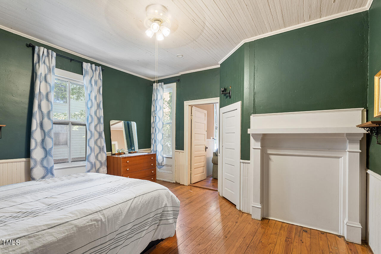 214 College Street Property Photo 14