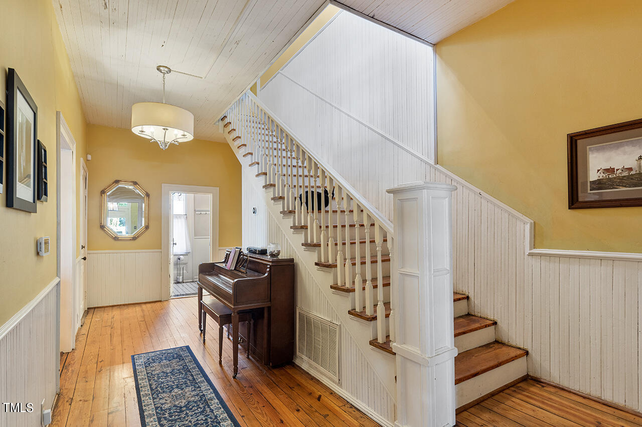 214 College Street Property Photo 15
