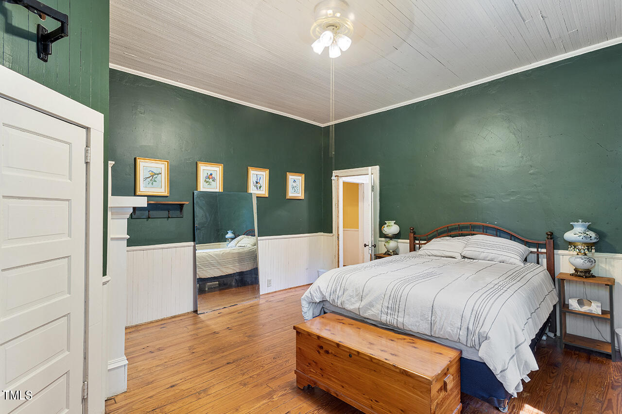 214 College Street Property Photo 16