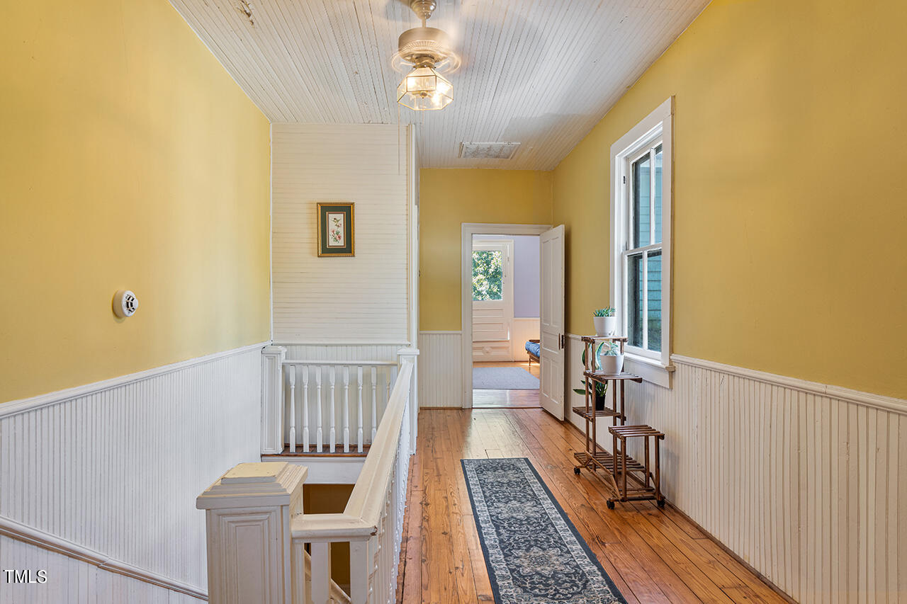 214 College Street Property Photo 23