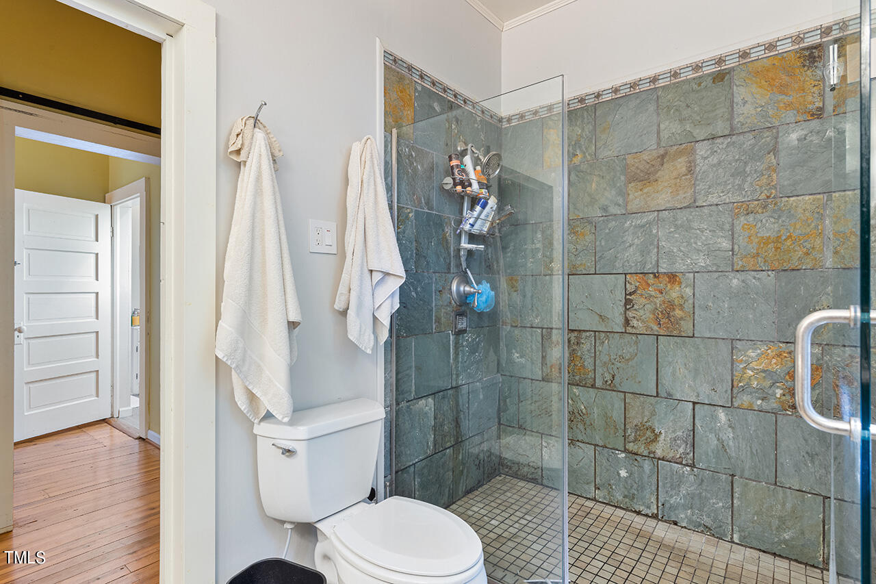 214 College Street Property Photo 28