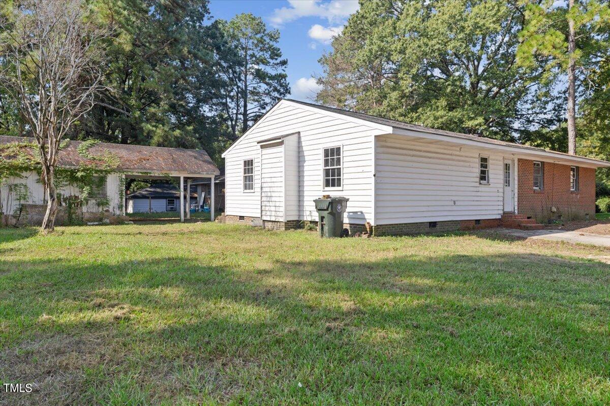 308 Forrest Road W Property Photo 2