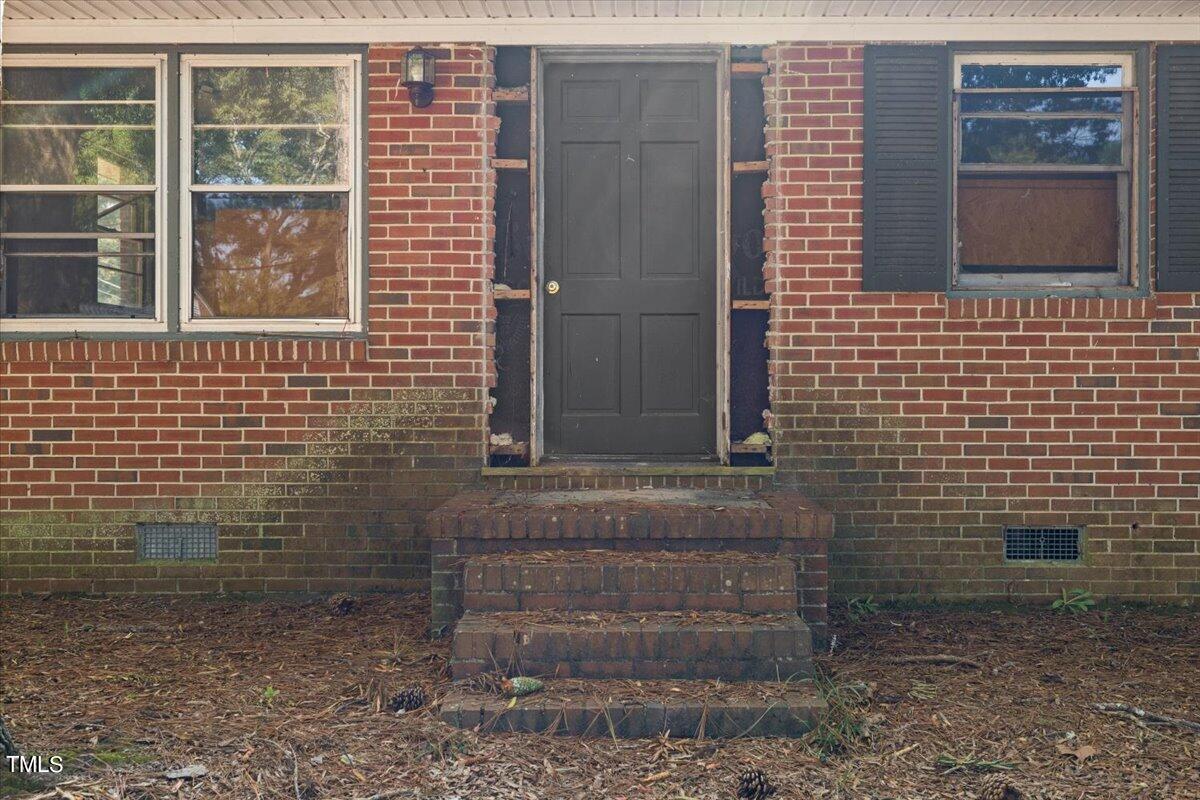 308 Forrest Road W Property Photo 6