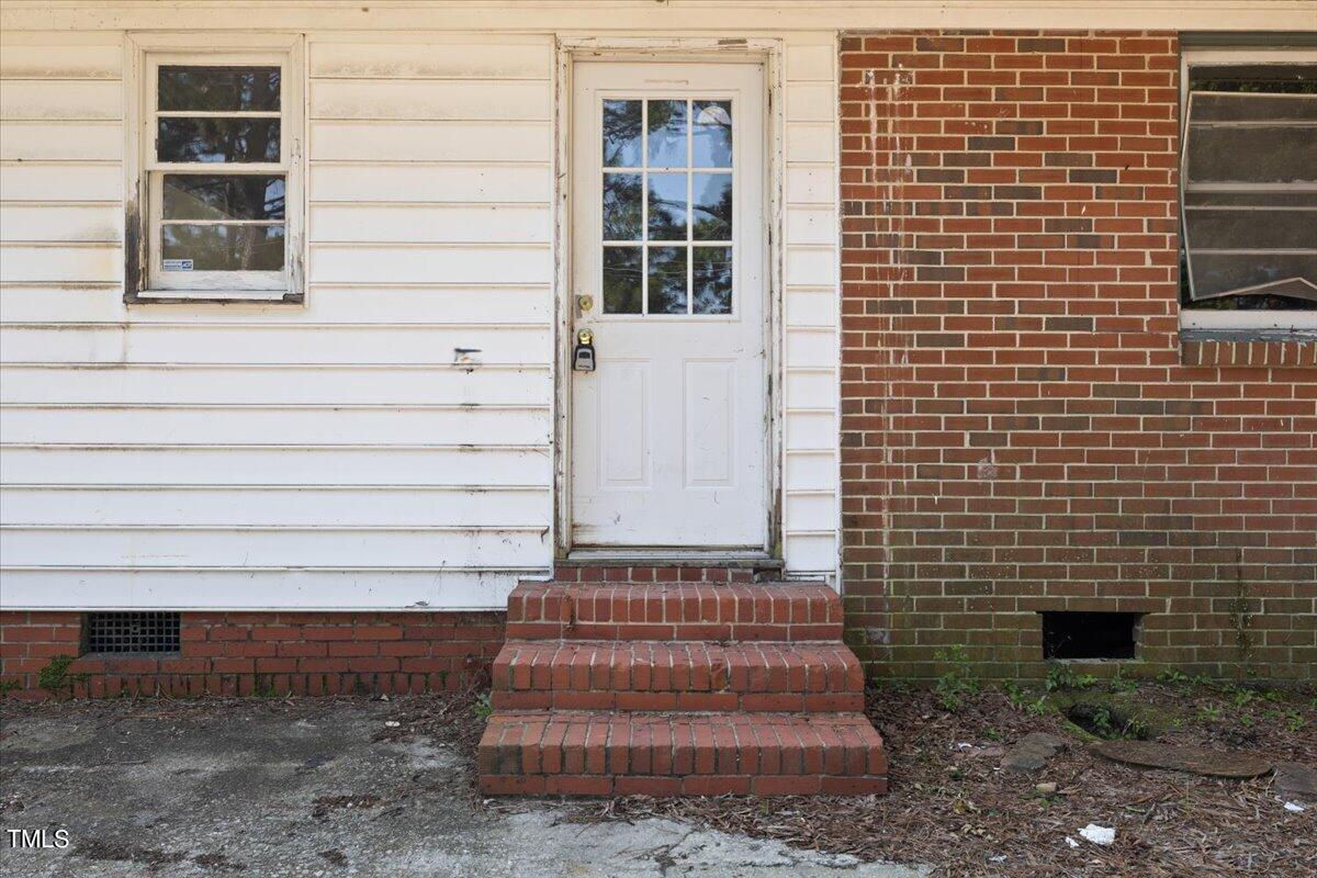 308 Forrest Road W Property Photo 7
