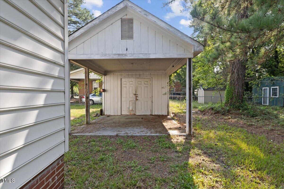 308 Forrest Road W Property Photo 9
