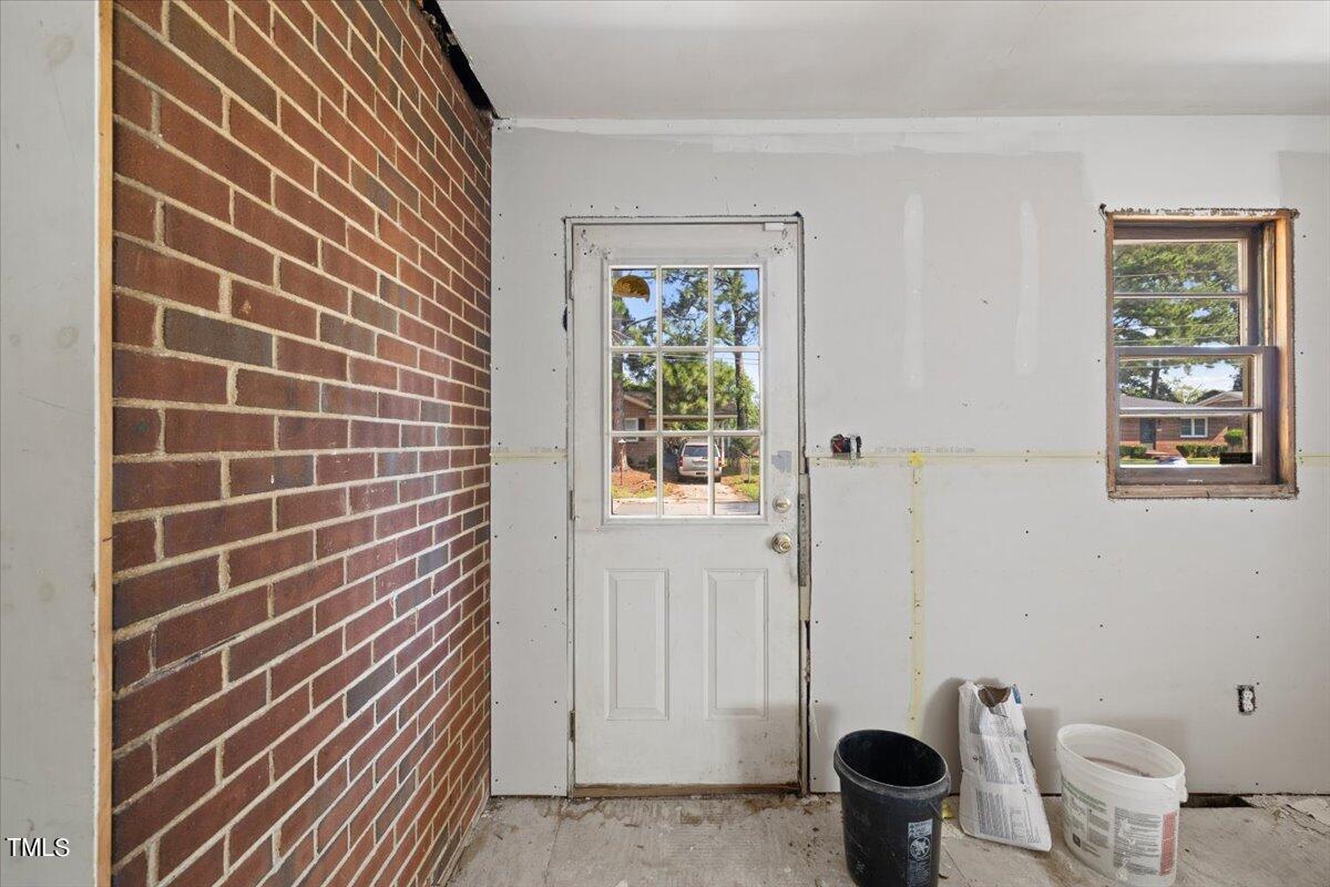 308 Forrest Road W Property Photo 10