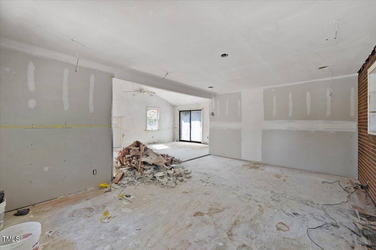 308 Forrest Road W Property Photo 11