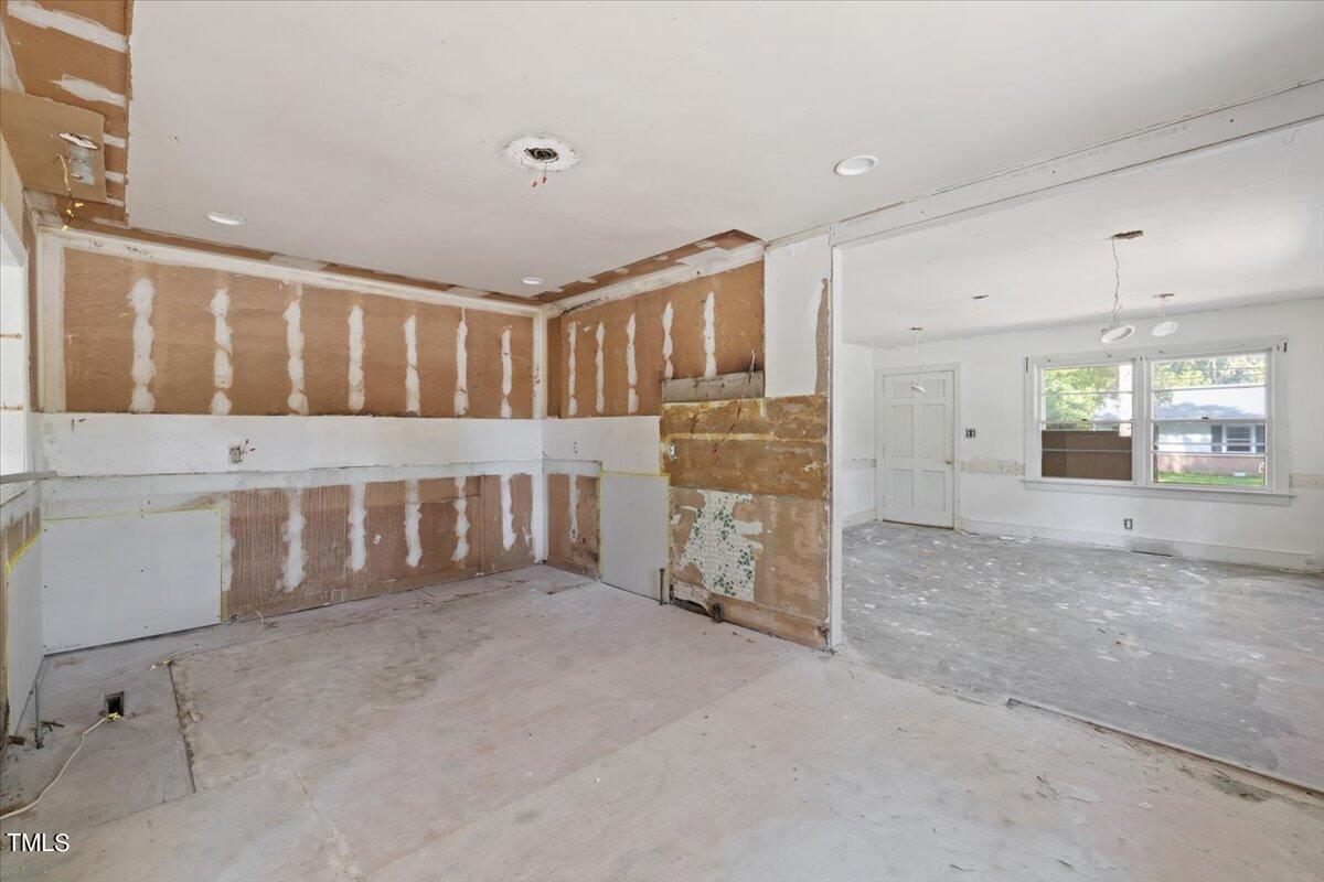 308 Forrest Road W Property Photo 17