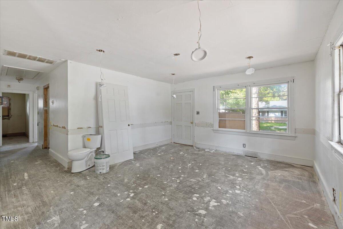 308 Forrest Road W Property Photo 18