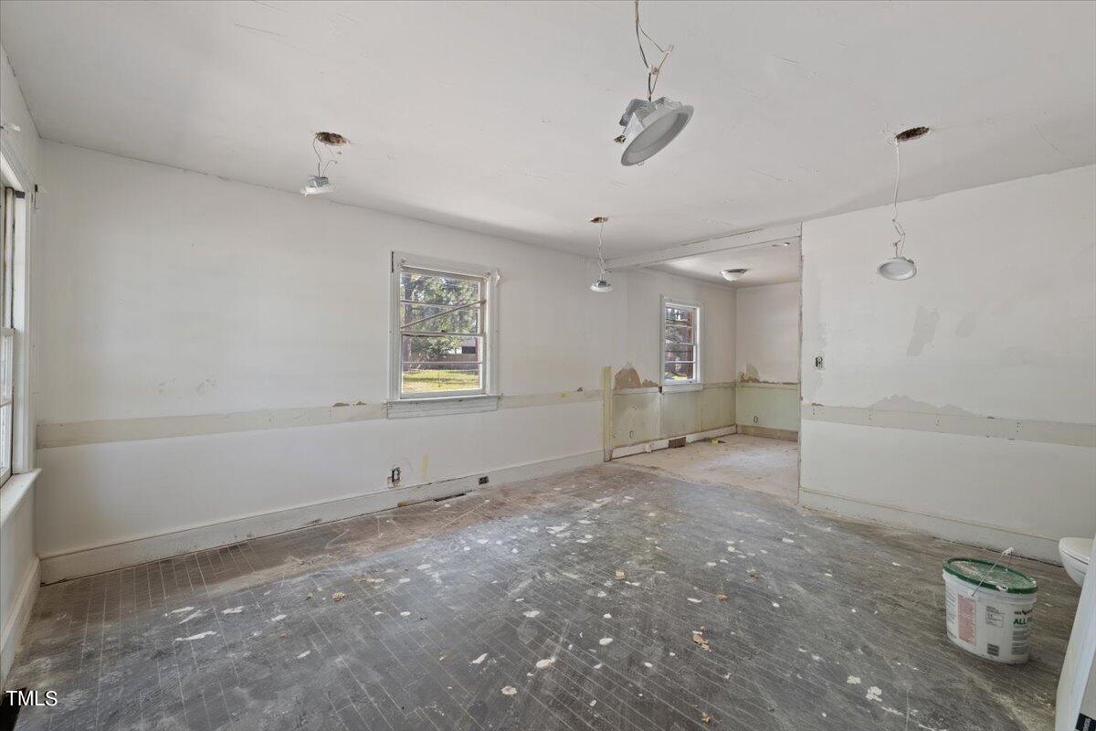 308 Forrest Road W Property Photo 19