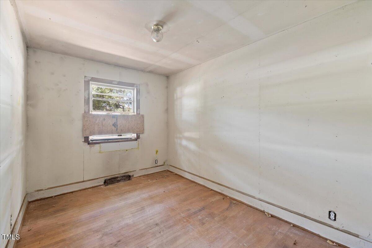 308 Forrest Road W Property Photo 20