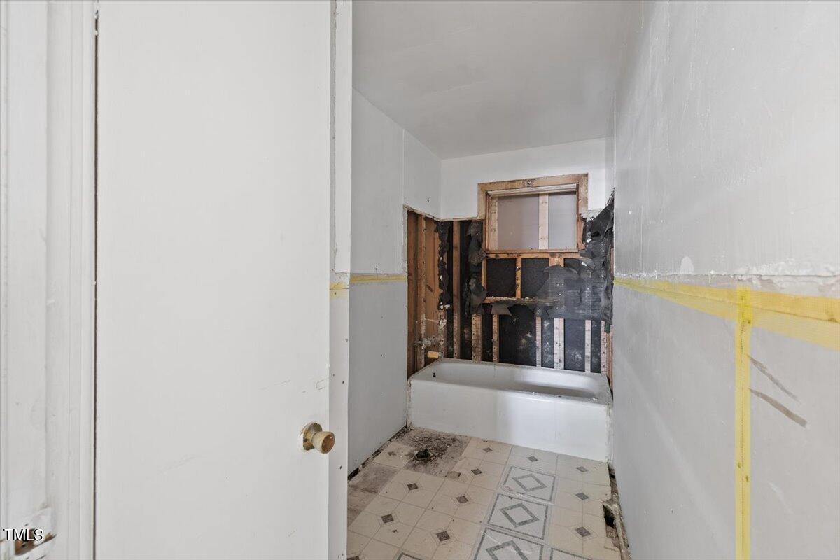 308 Forrest Road W Property Photo 21