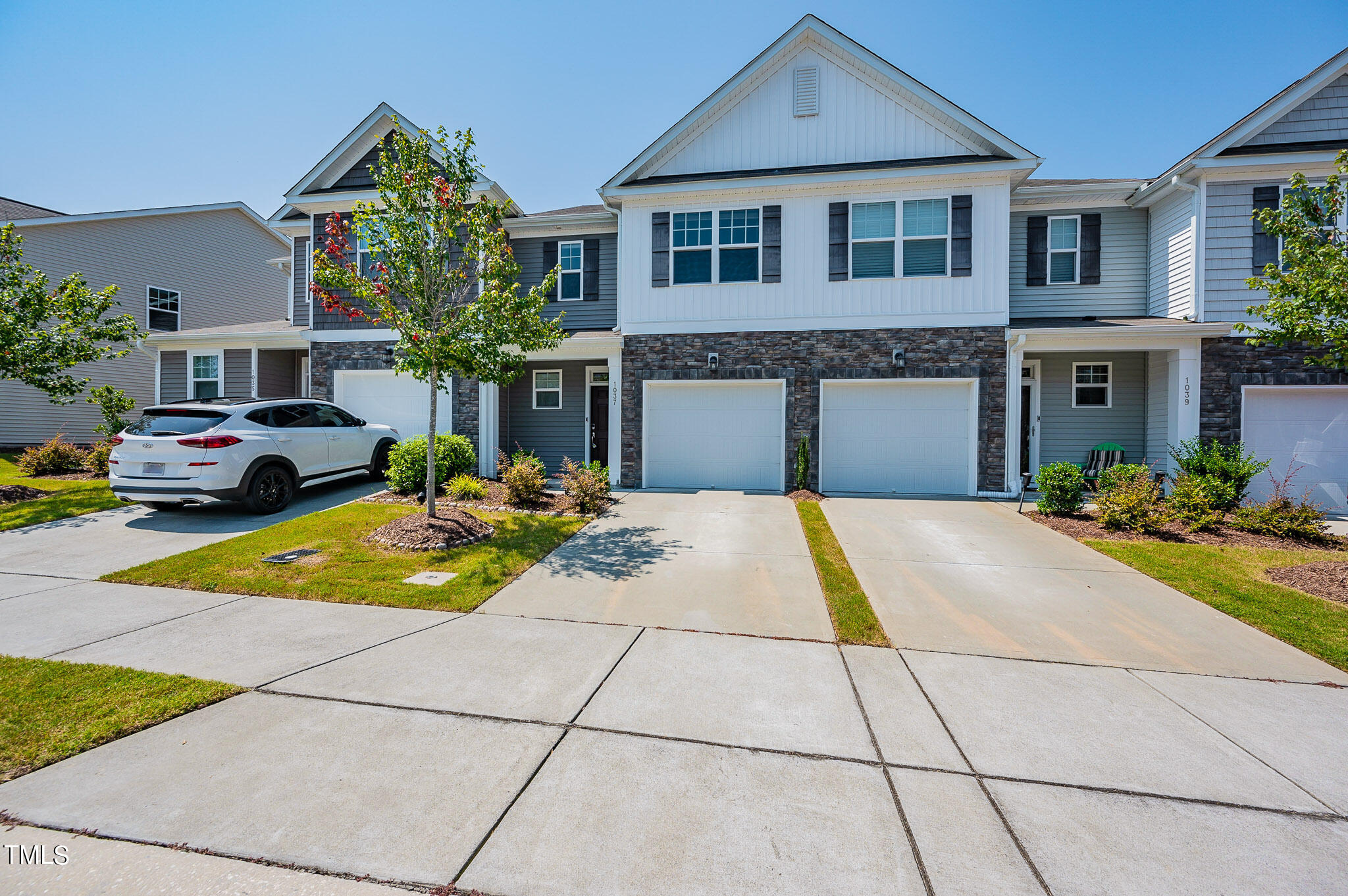 1037 Gentle Reed Drive Property Photo 6