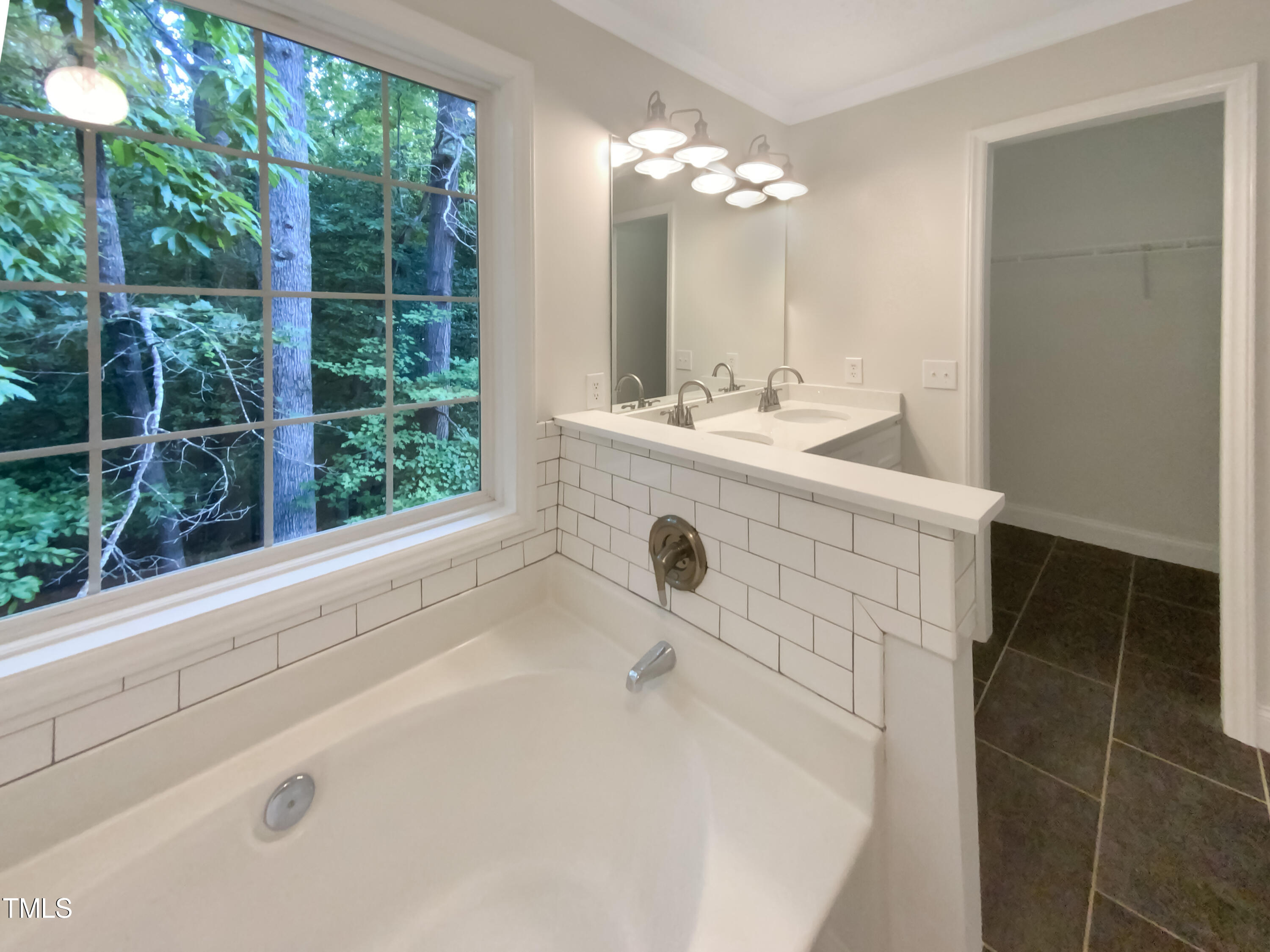 18 Red Leaf Trail Property Photo 5