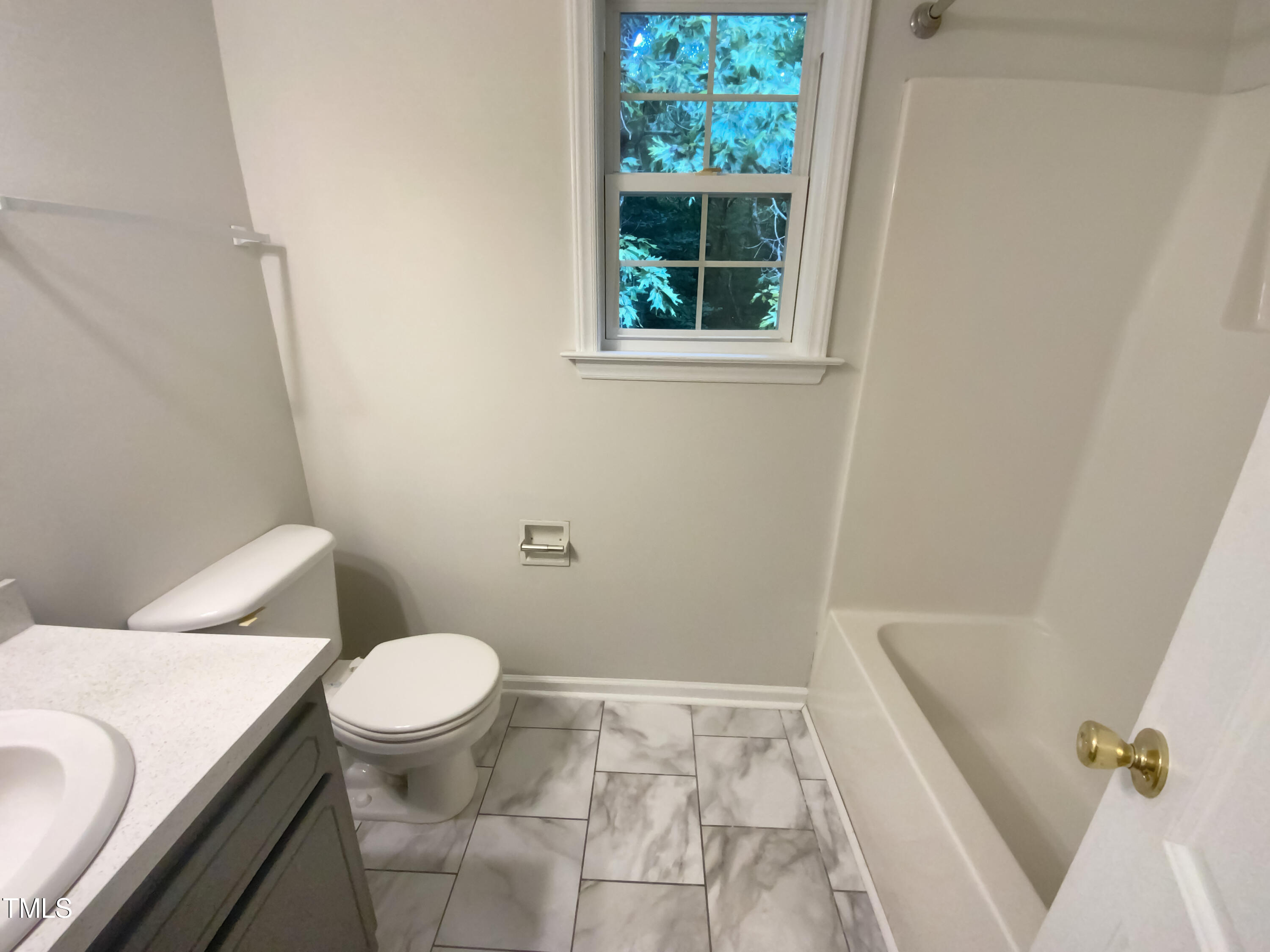 18 Red Leaf Trail Property Photo 6