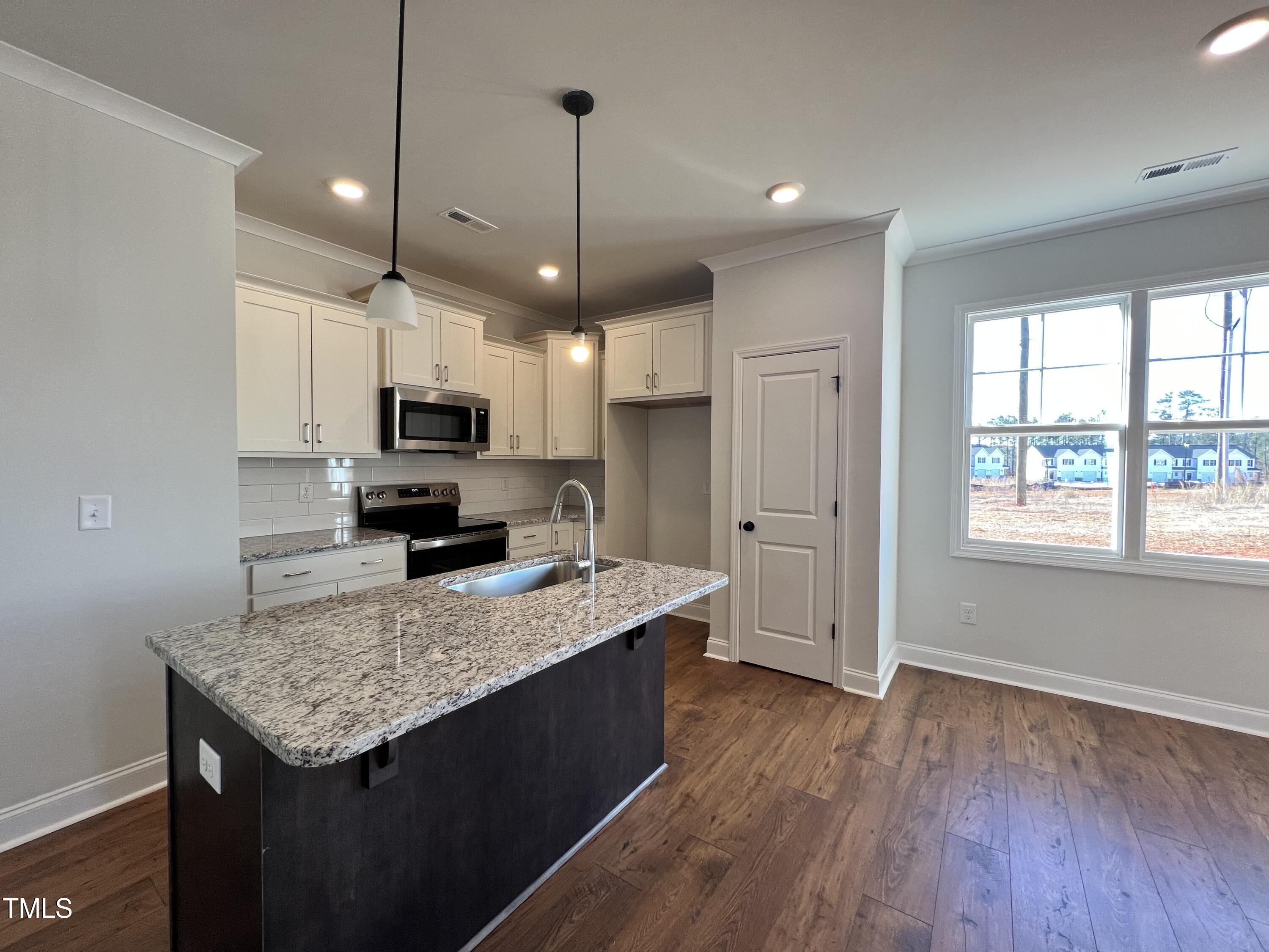 32 S Mistflower Street Property Photo 3