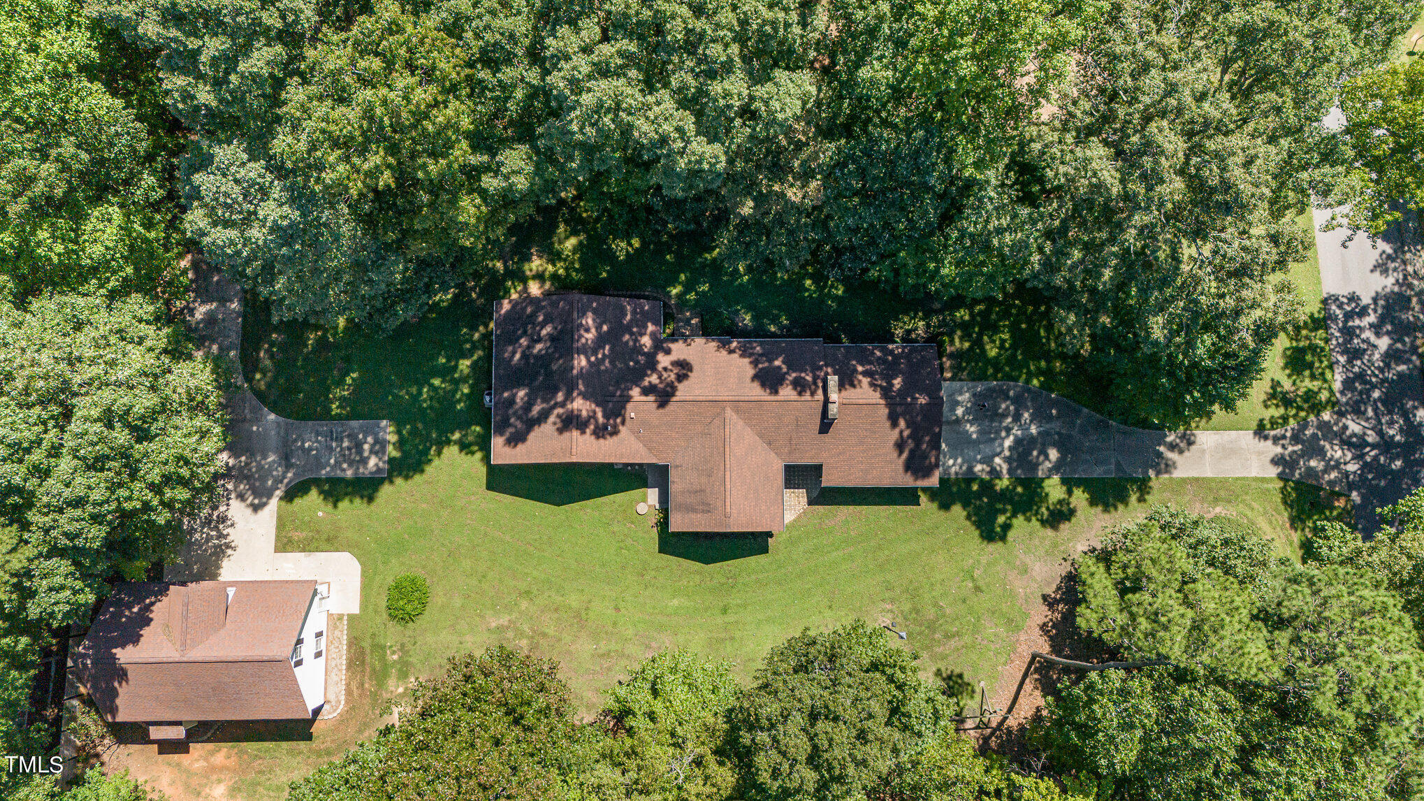 8204 Ashwood Drive Property Photo 4