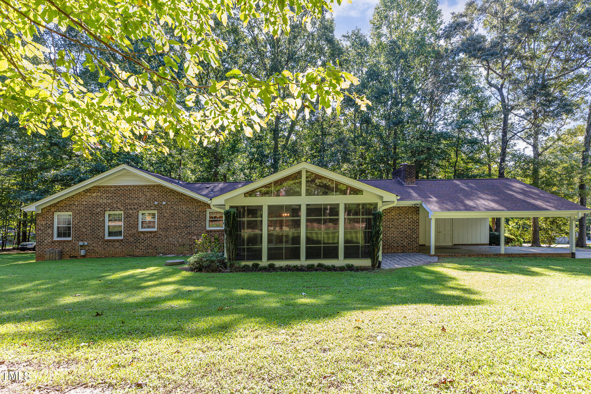 8204 Ashwood Drive Property Photo 8