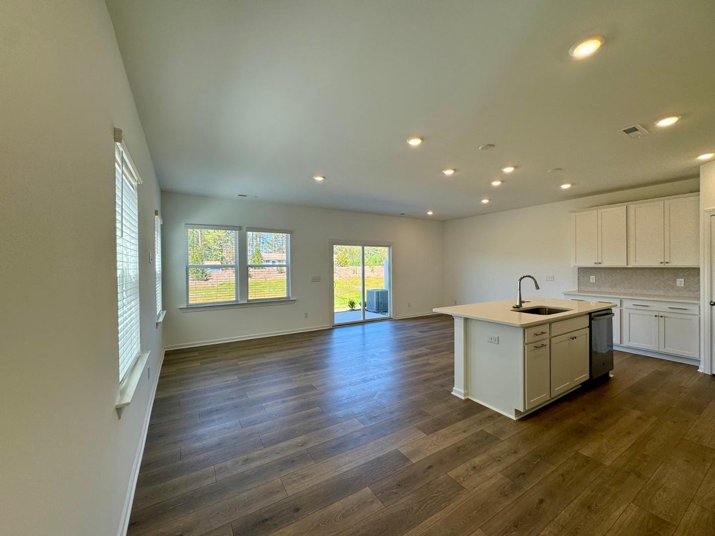 212 Sweetbay Tree Drive Property Photo 4