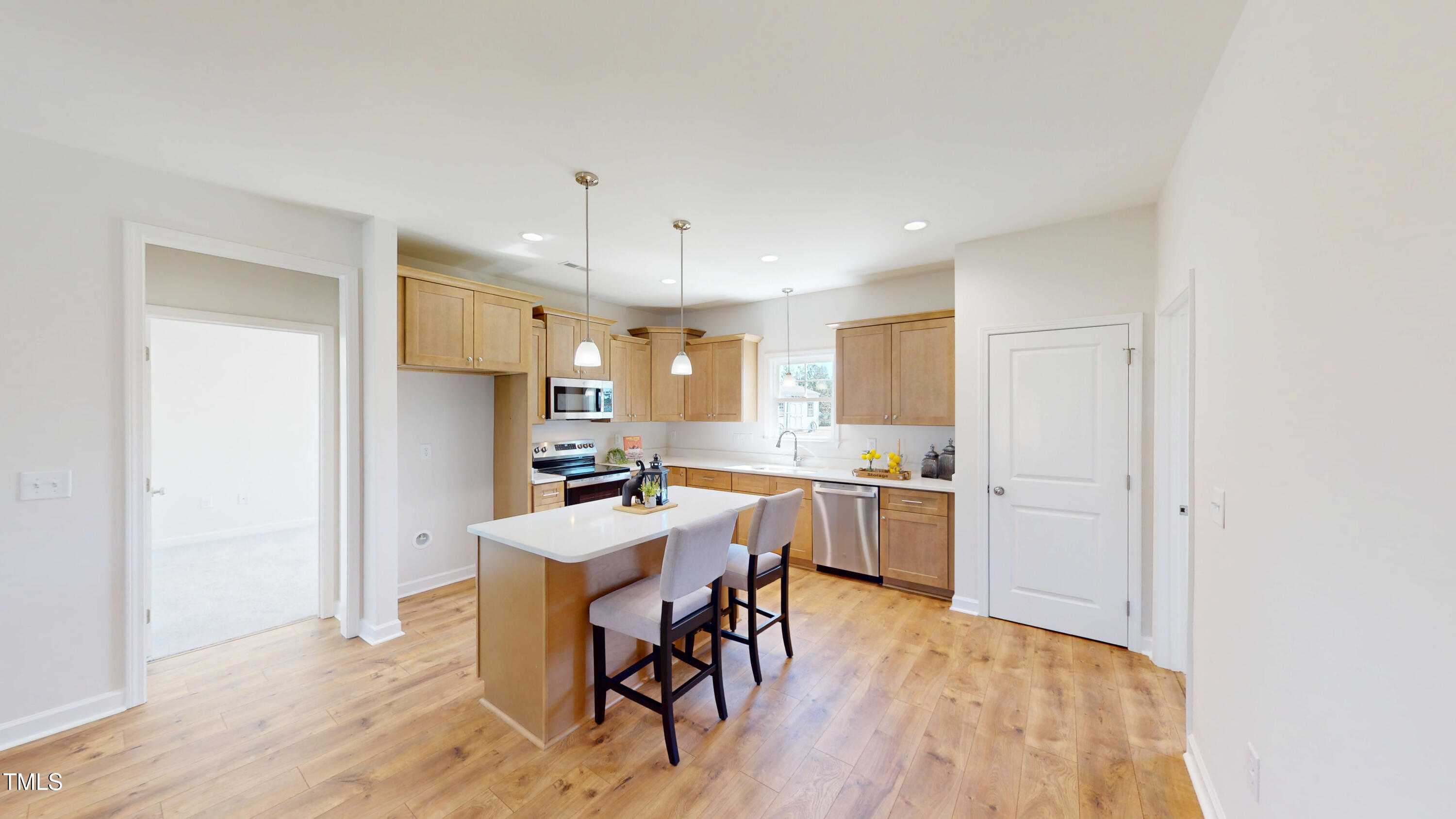 100 E Sillinger Drive Property Photo 10