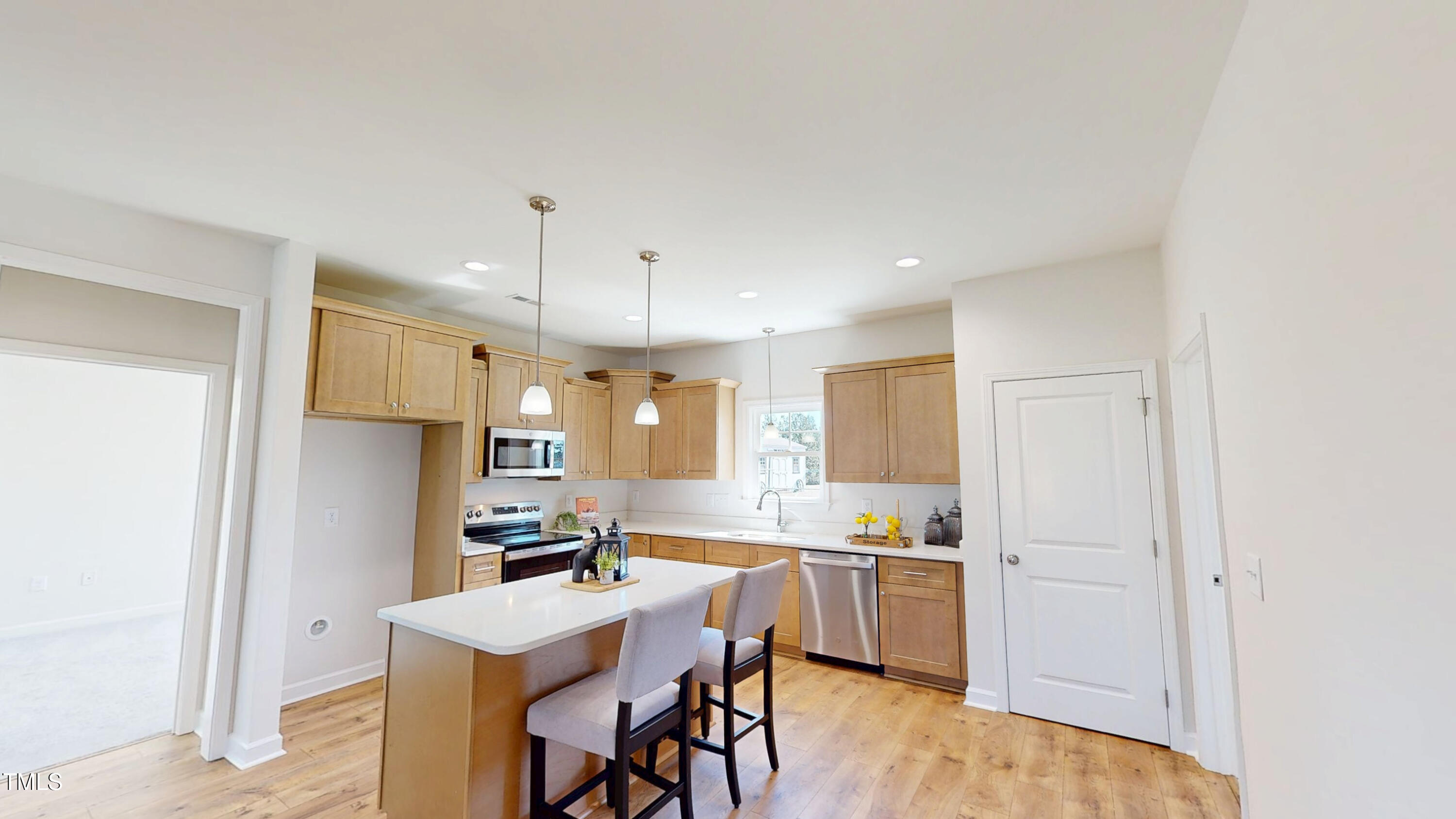 100 E Sillinger Drive Property Photo 11