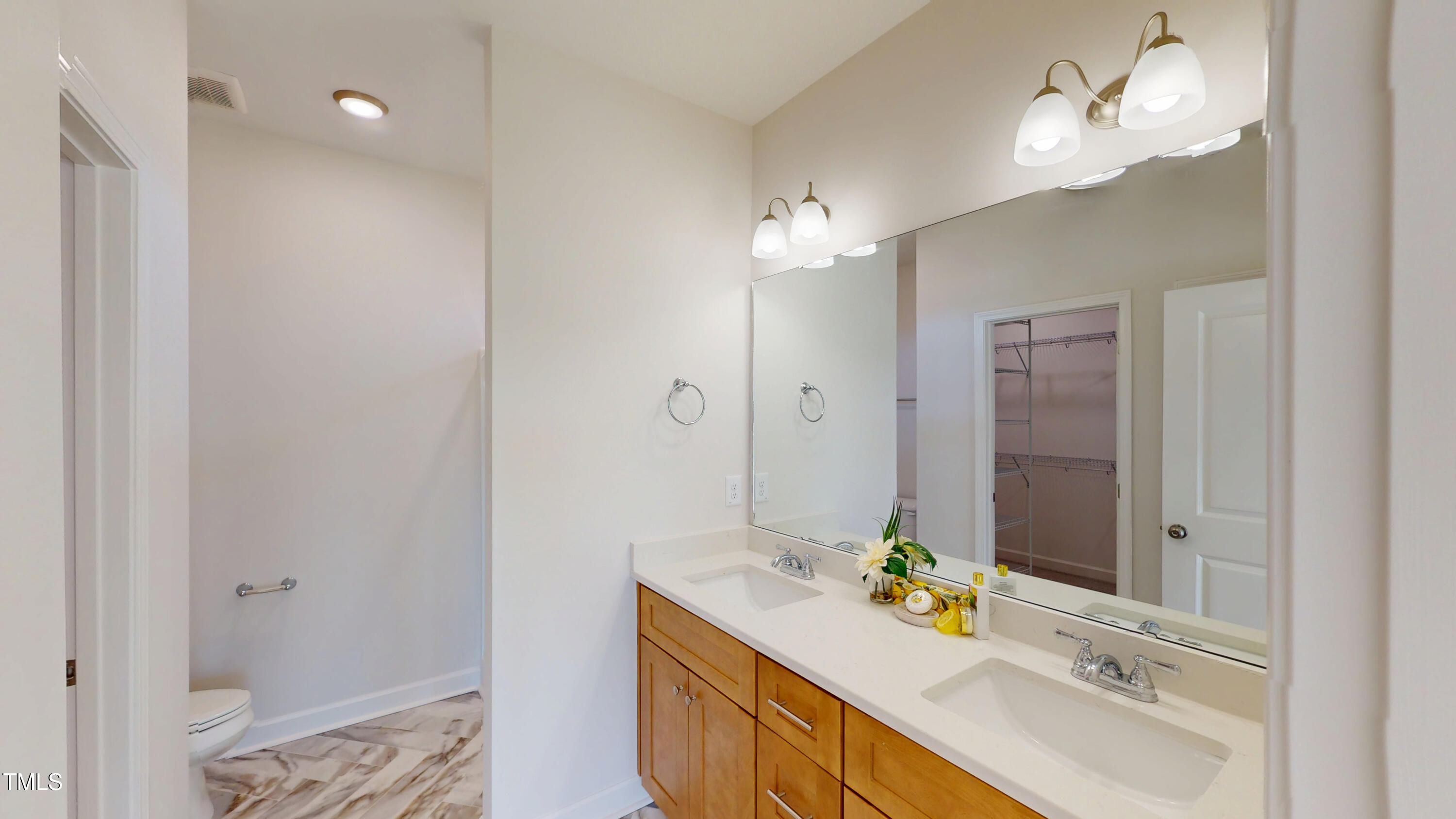100 E Sillinger Drive Property Photo 19