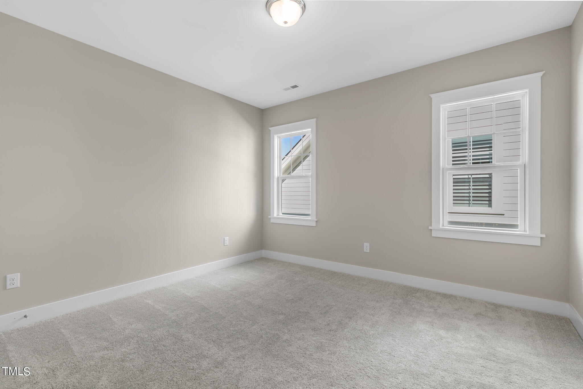 1029 Whitehall Circle Property Photo 27