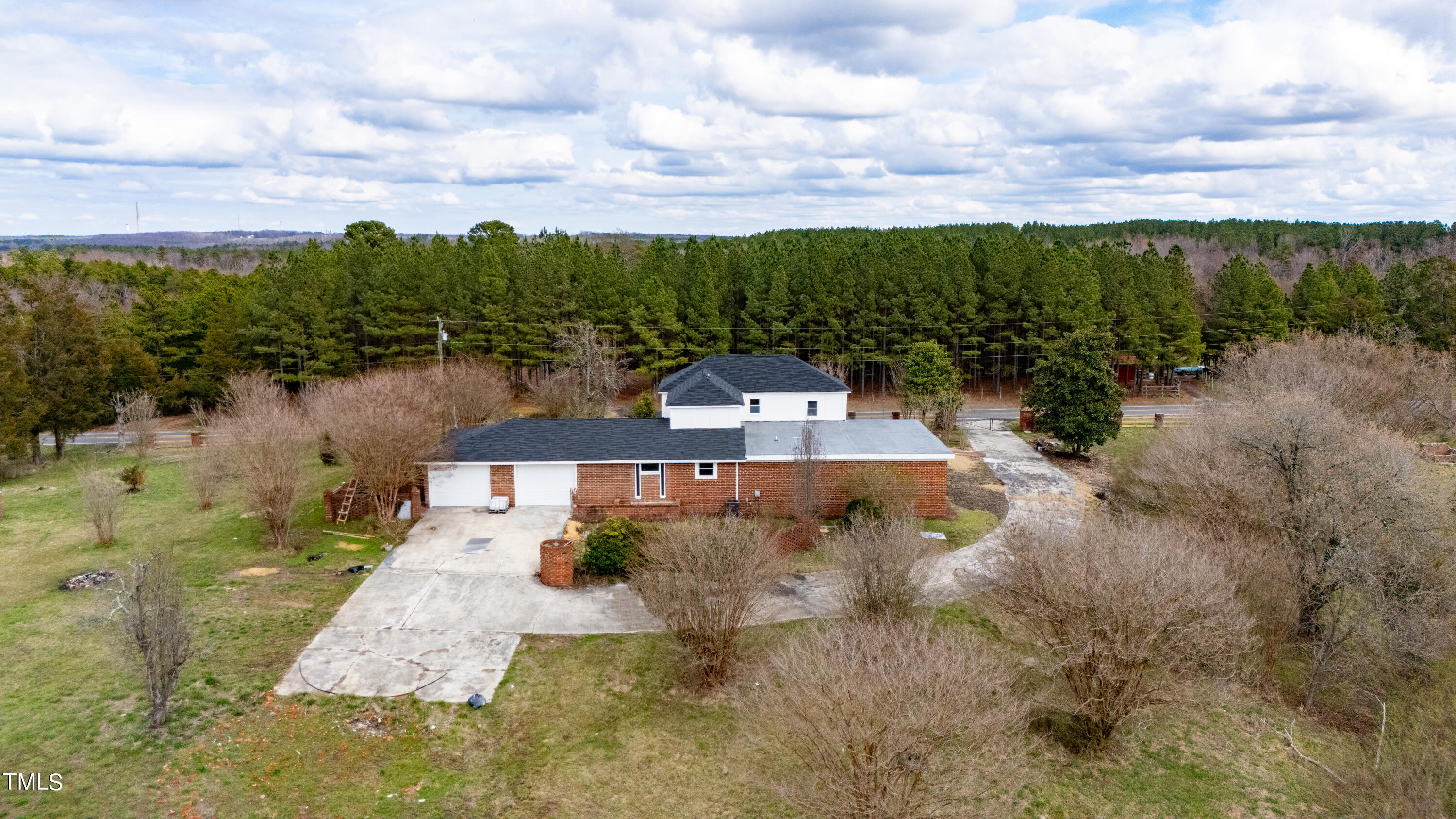 3095 Woodsdale Road Property Photo 4