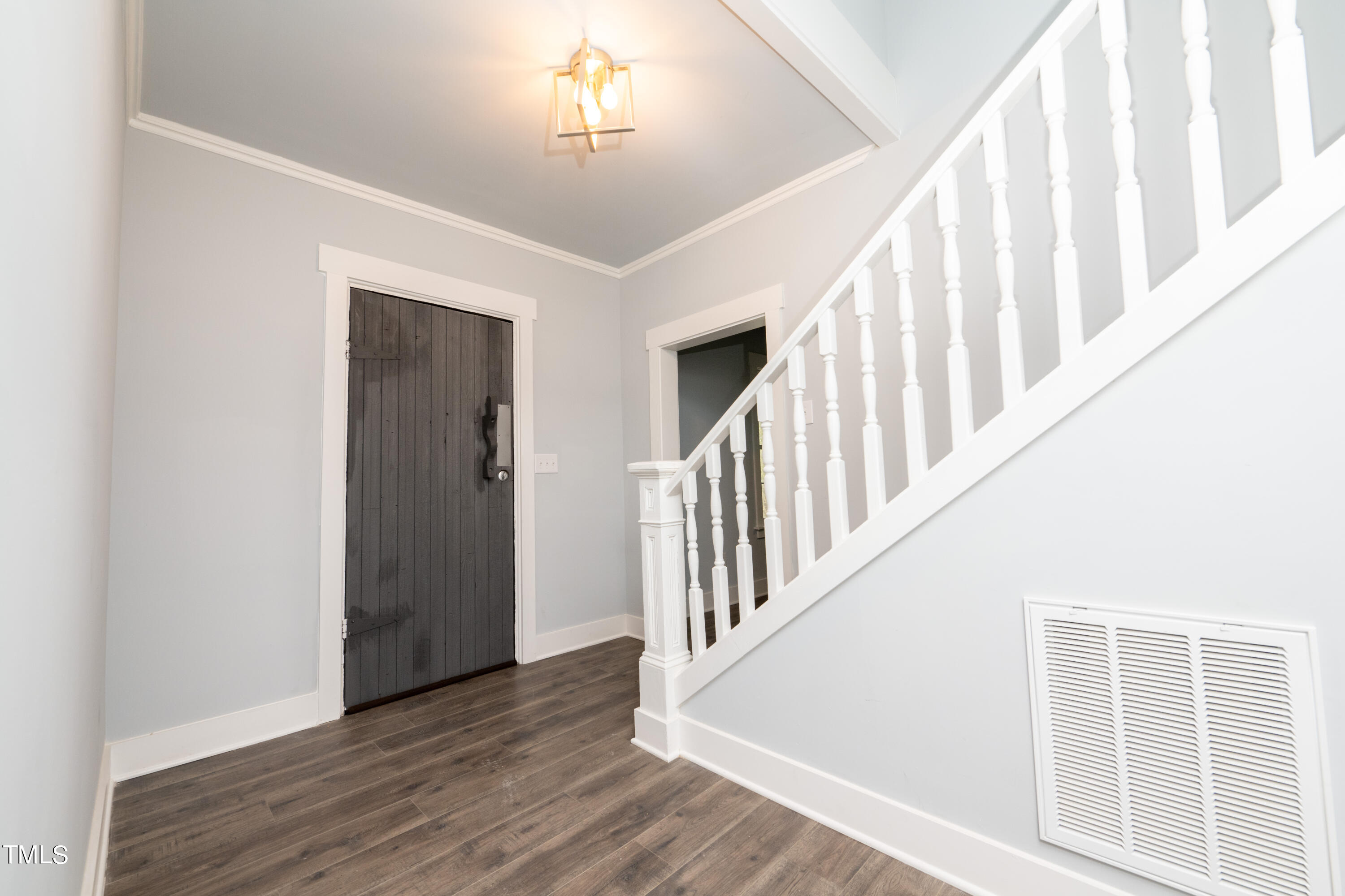 3095 Woodsdale Road Property Photo 5