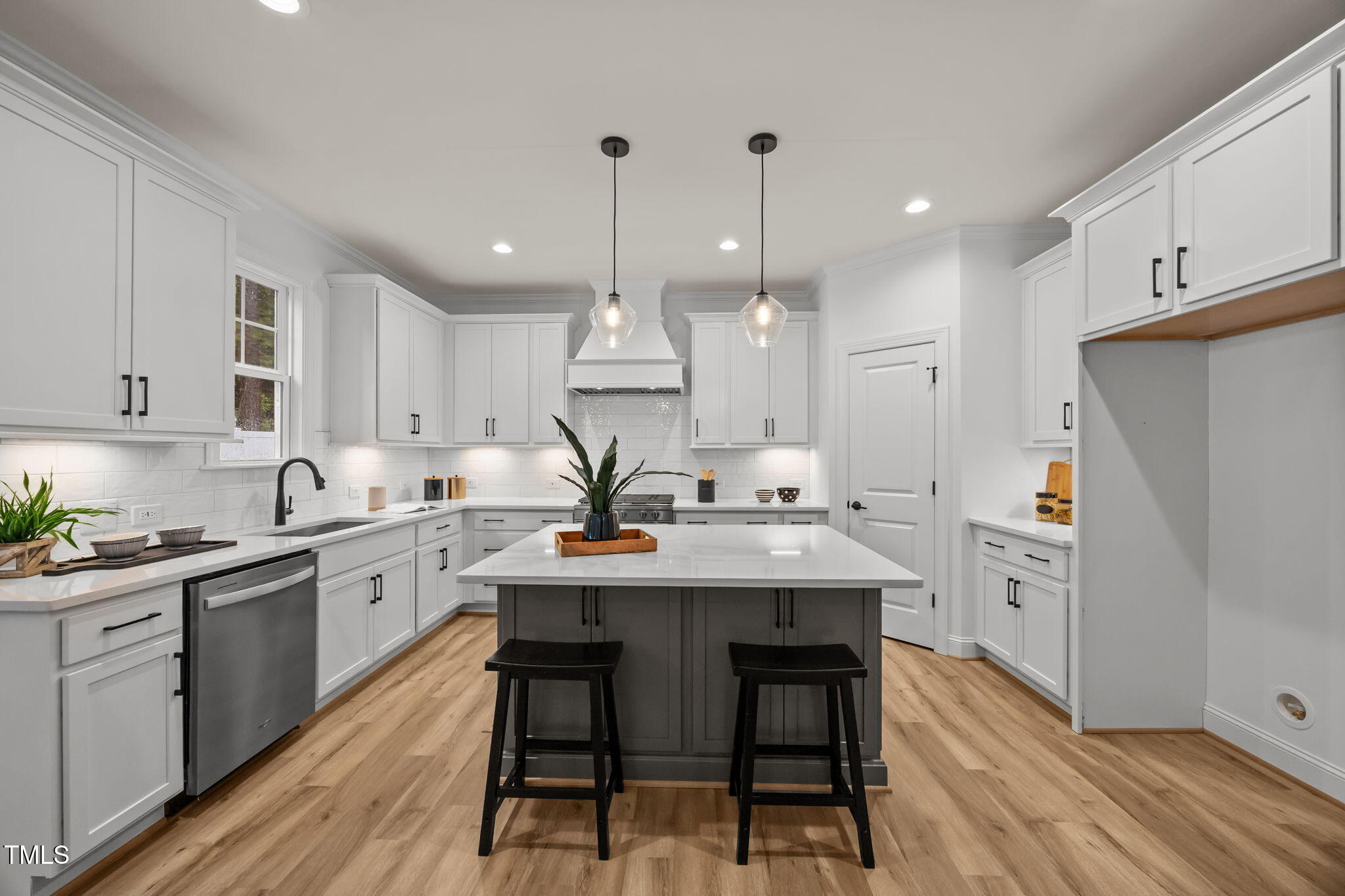 2621 Silver Gate Court Property Photo 4