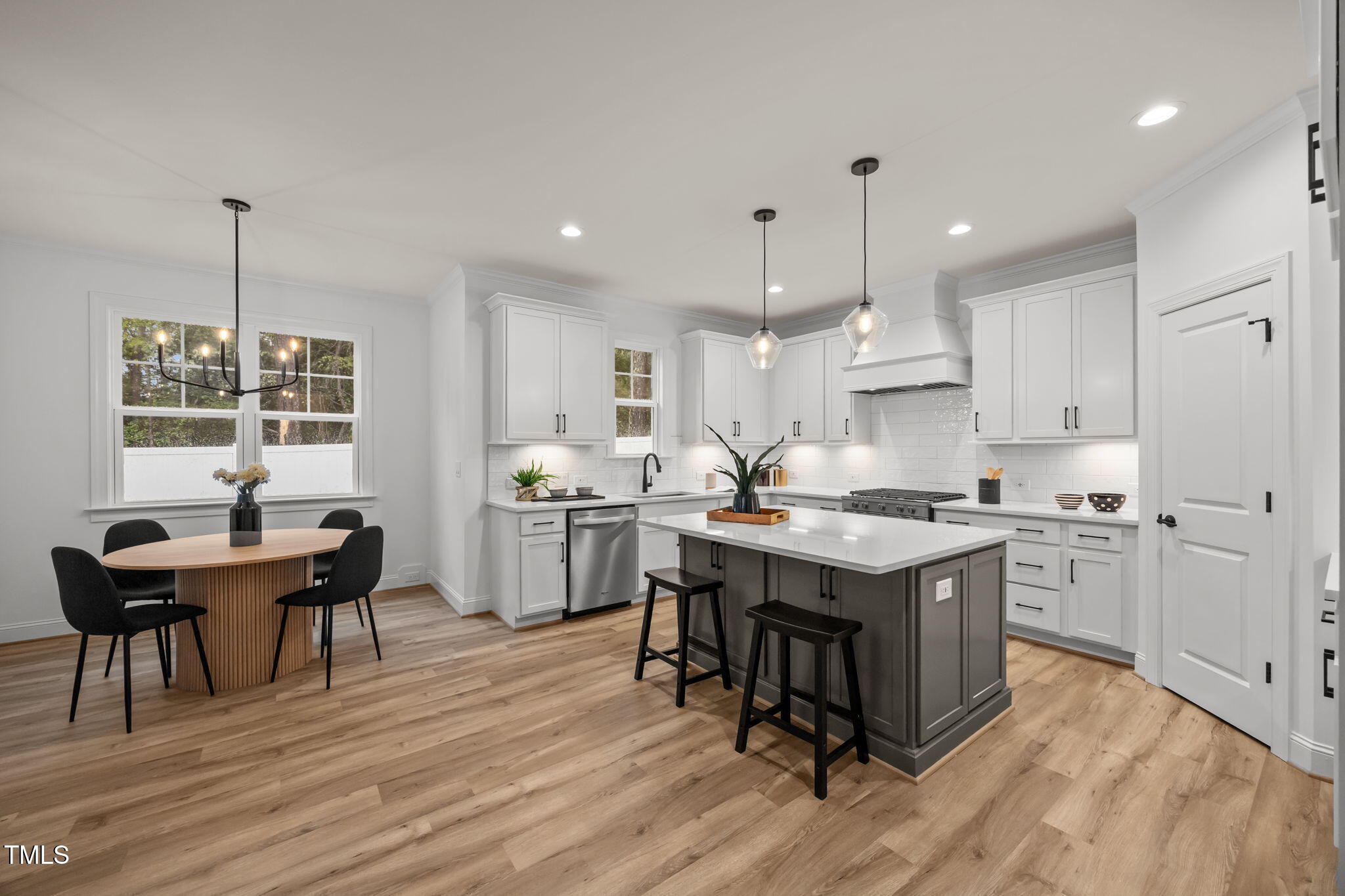 2621 Silver Gate Court Property Photo 5