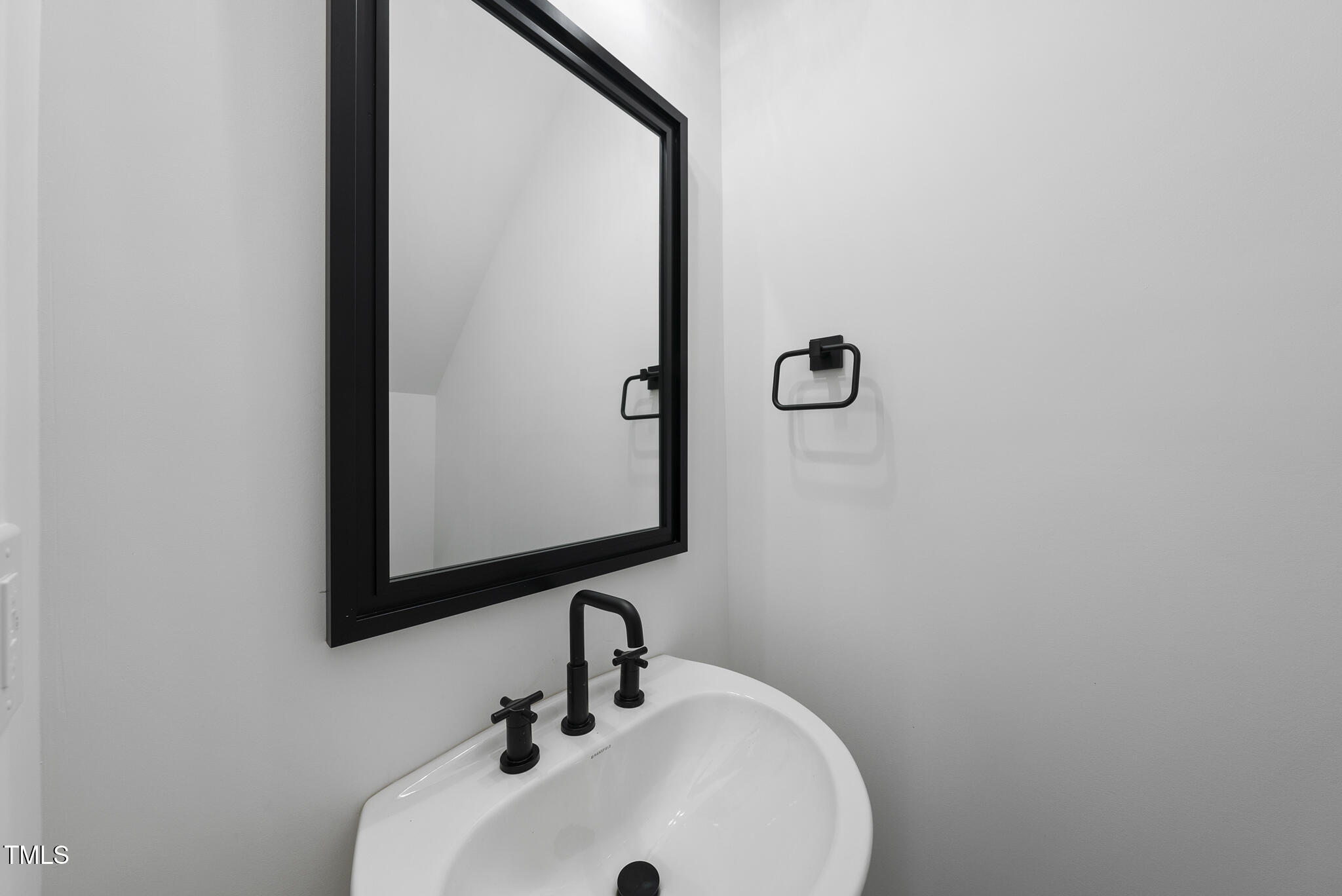 2621 Silver Gate Court Property Photo 25