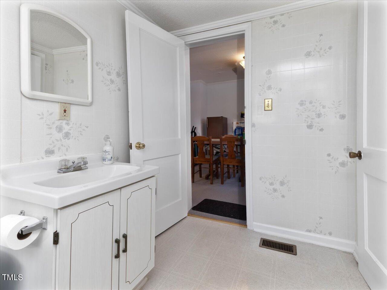 140 & 148 East Street Property Photo 23