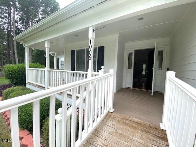 1009 Portico Place Property Photo 2