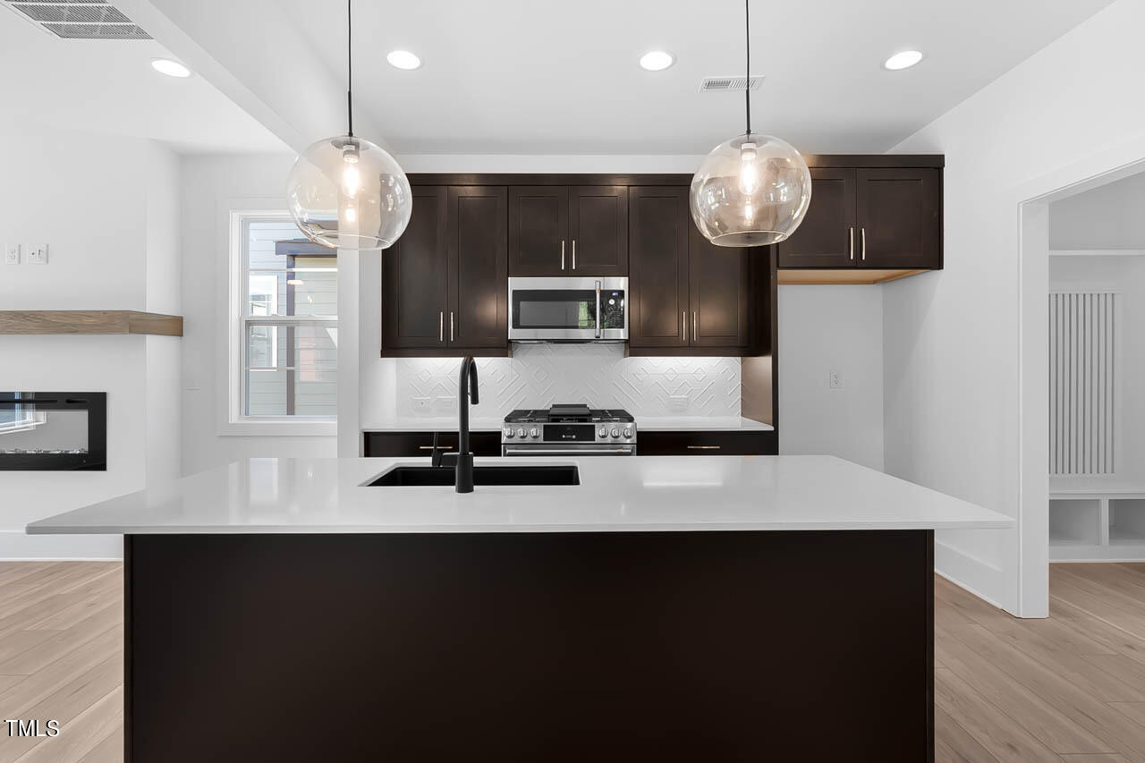 2337 E Main Street Property Photo 5