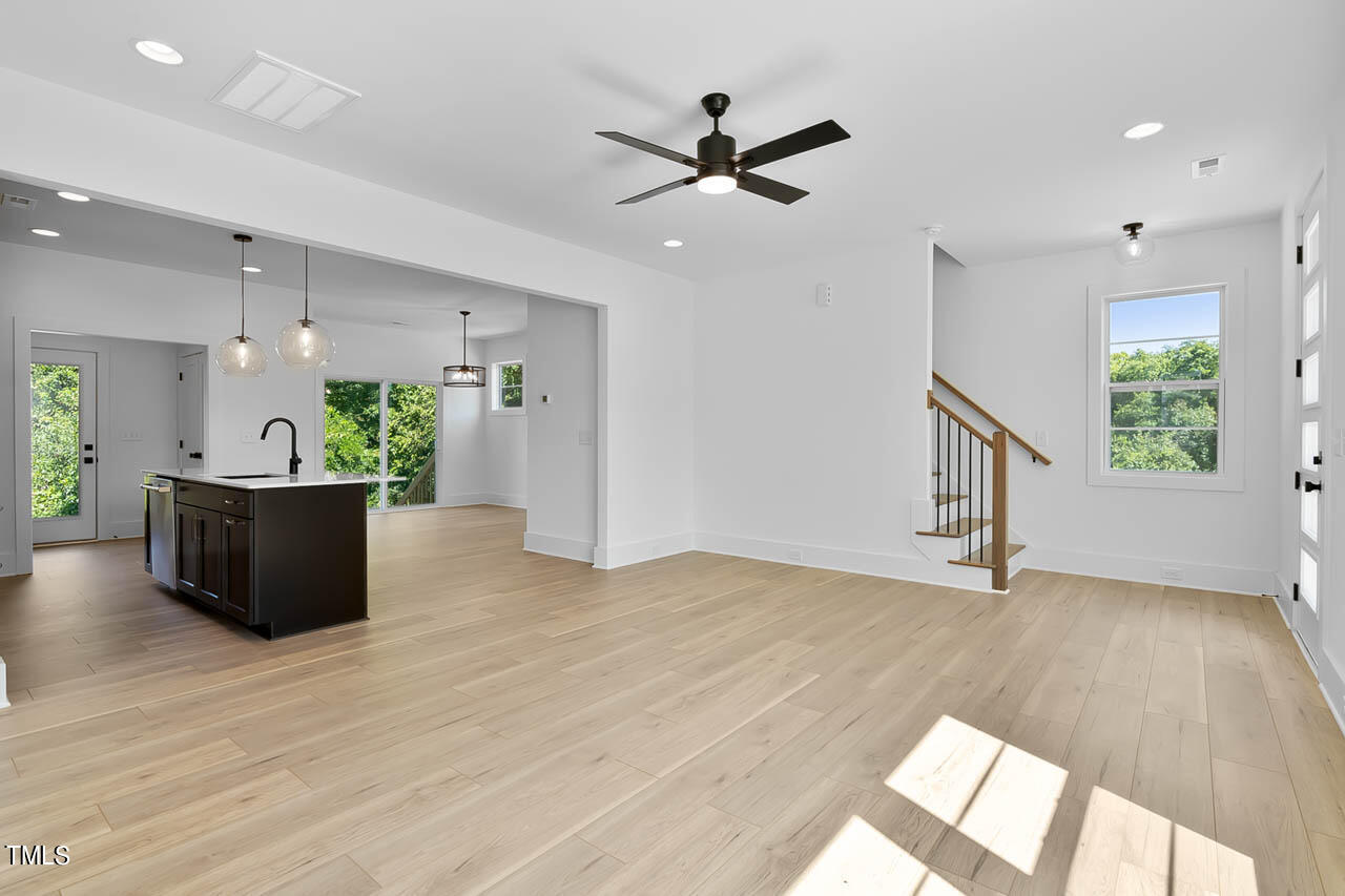 2337 E Main Street Property Photo 14