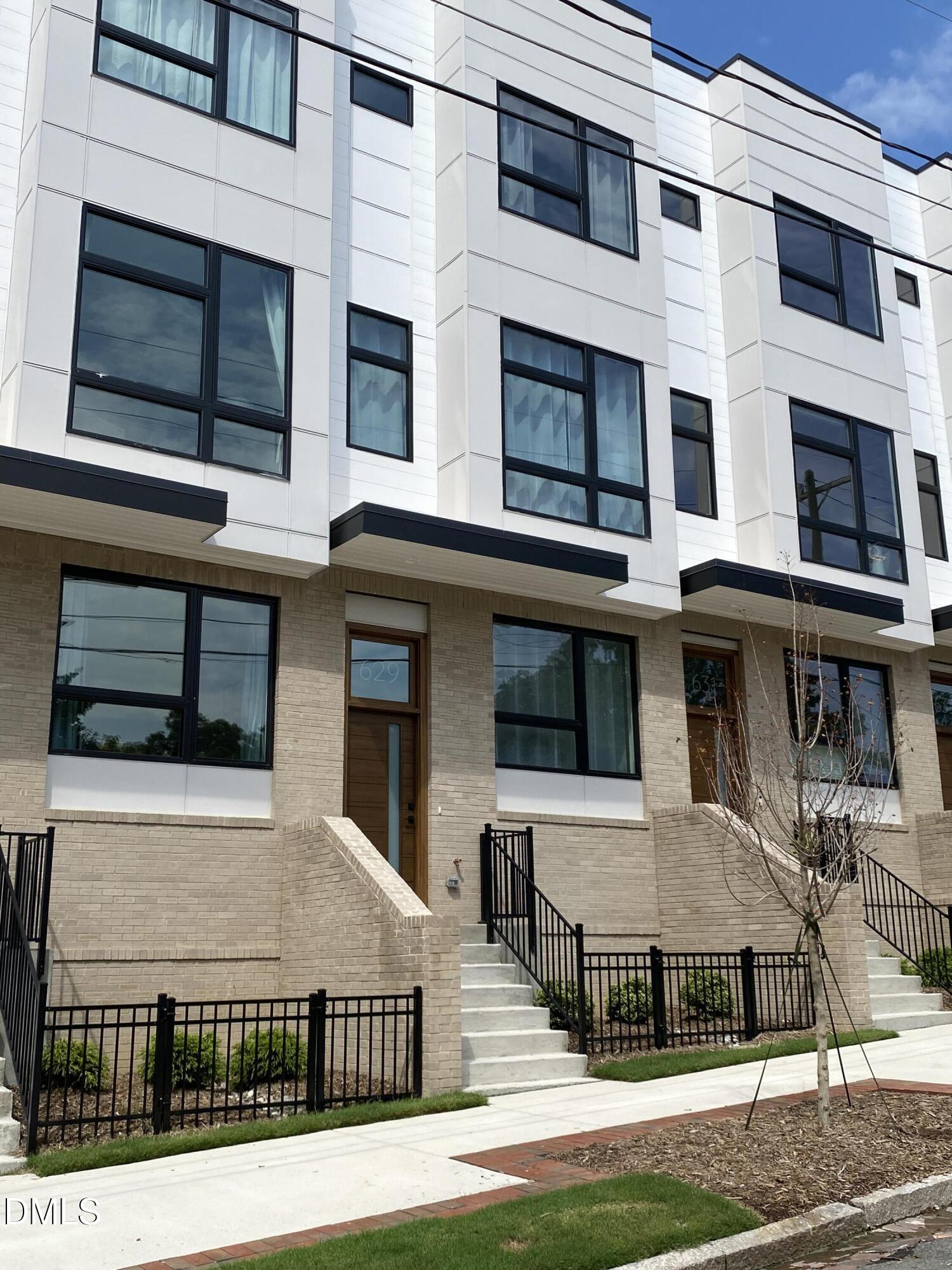 629 N Queen Street Property Photo 1
