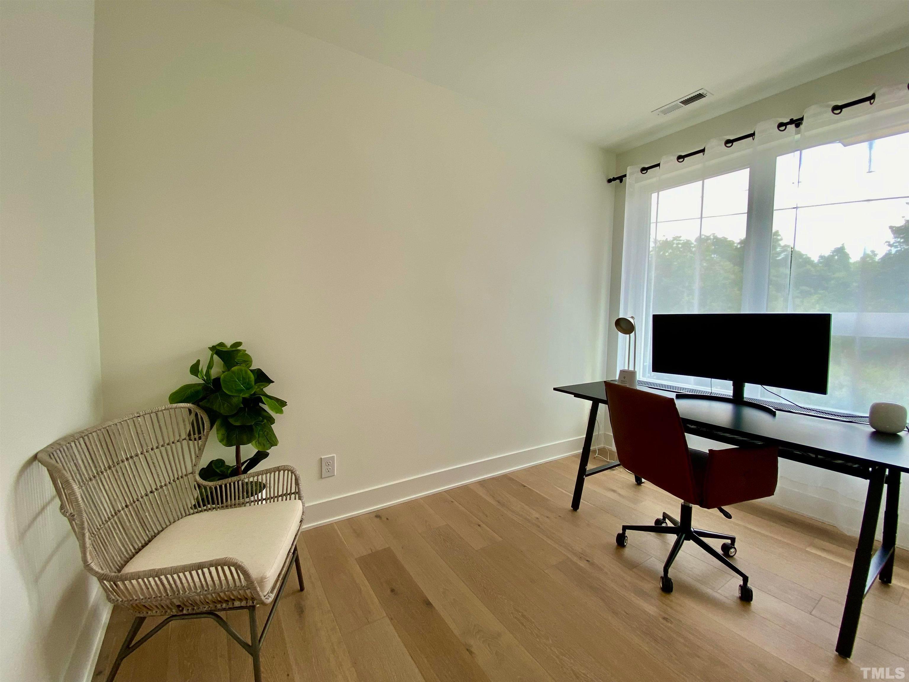 629 N Queen Street Property Photo 7