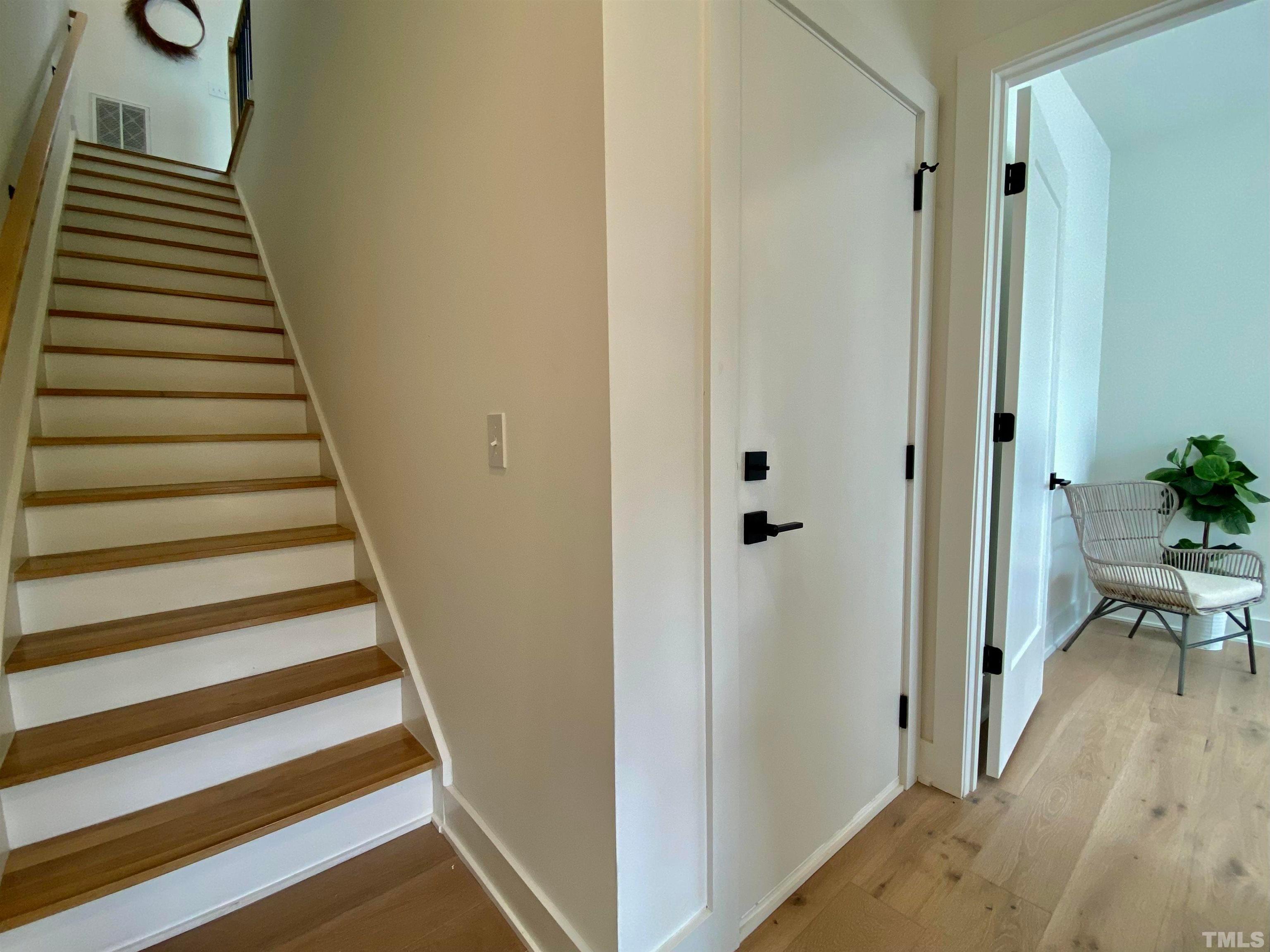 629 N Queen Street Property Photo 8
