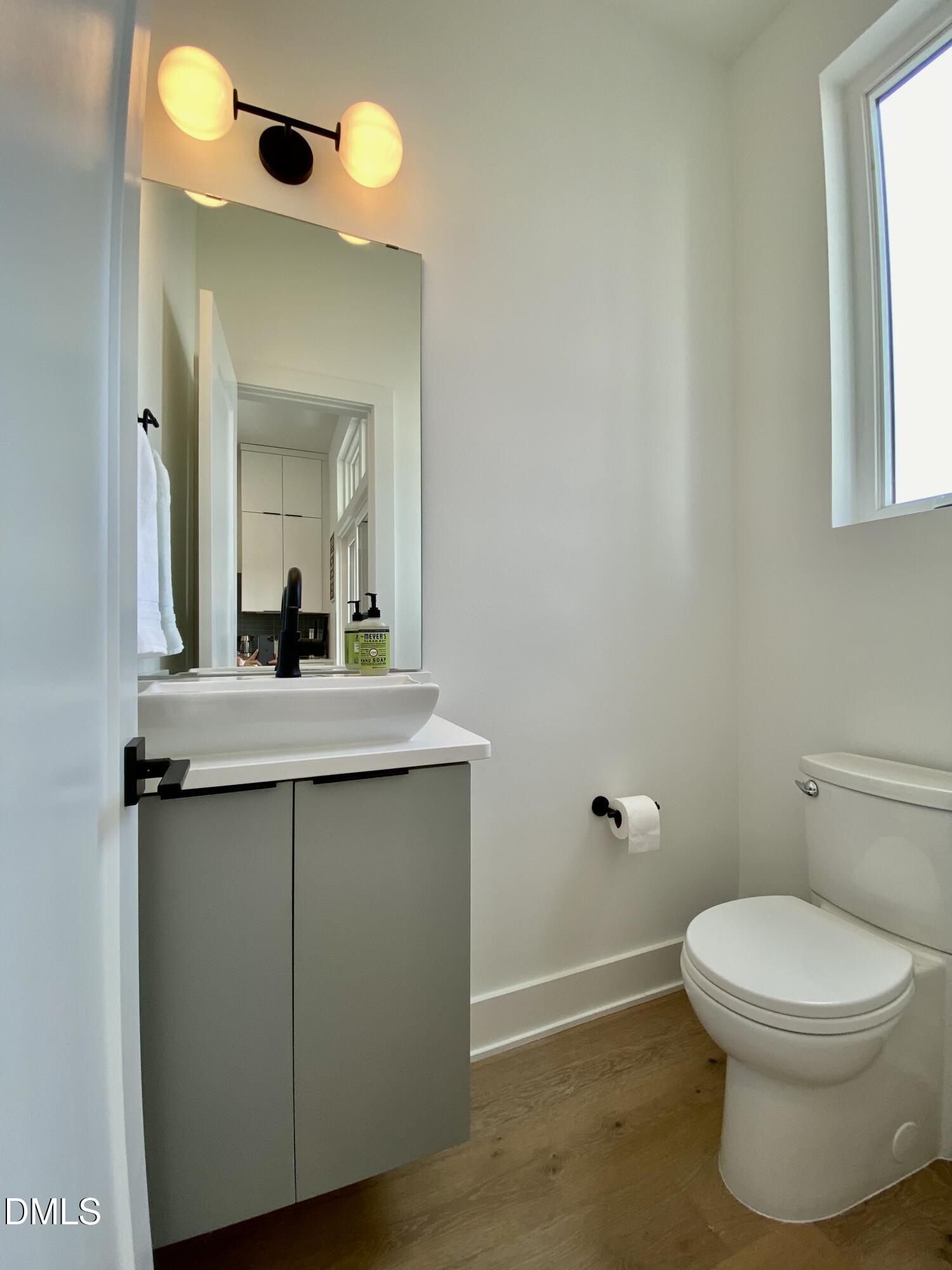 629 N Queen Street Property Photo 13