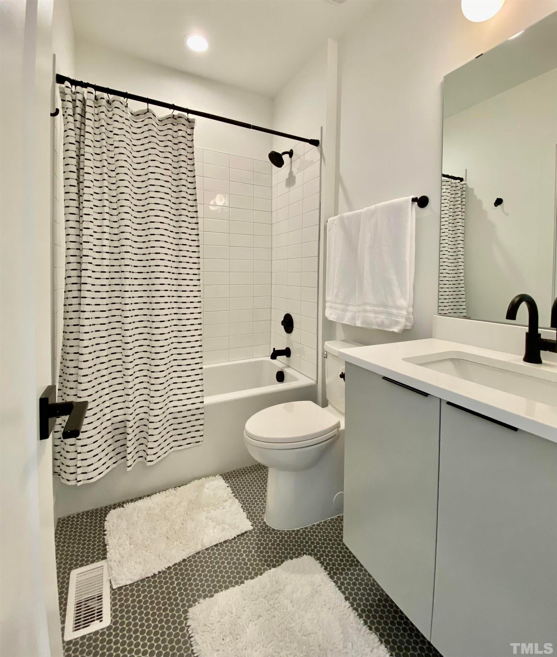 629 N Queen Street Property Photo 34