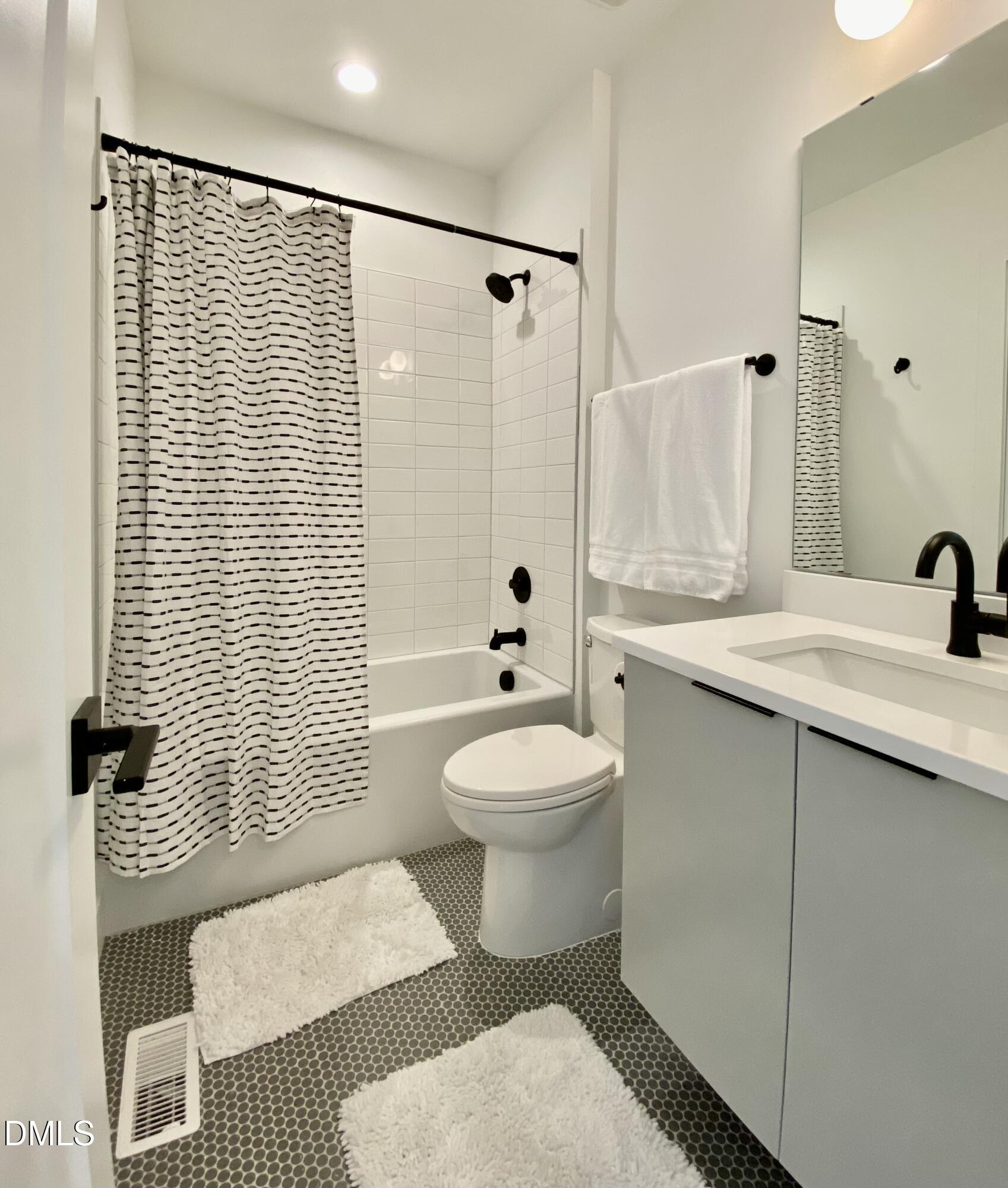 629 N Queen Street Property Photo 34