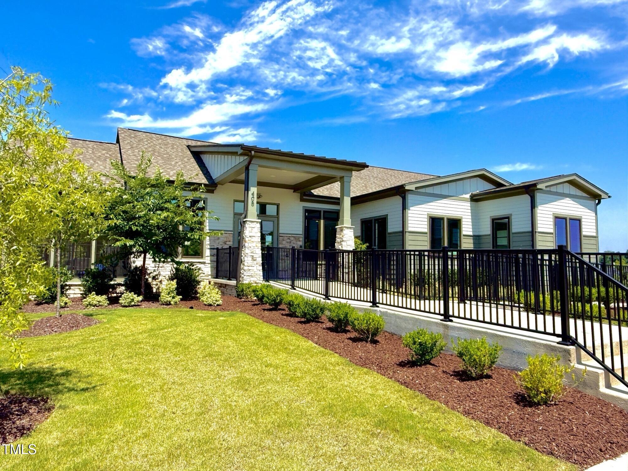 553 Eversden Drive Property Photo 5