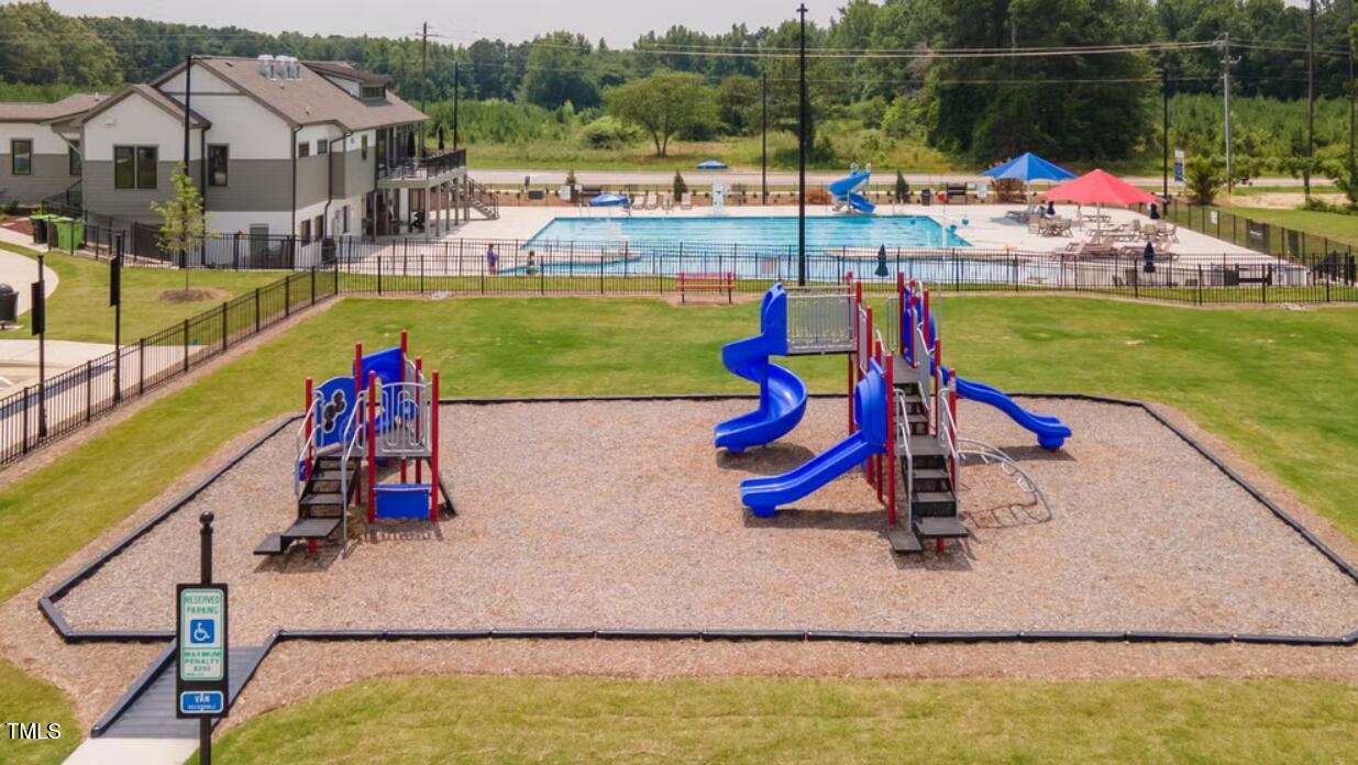 553 Eversden Drive Property Photo 7